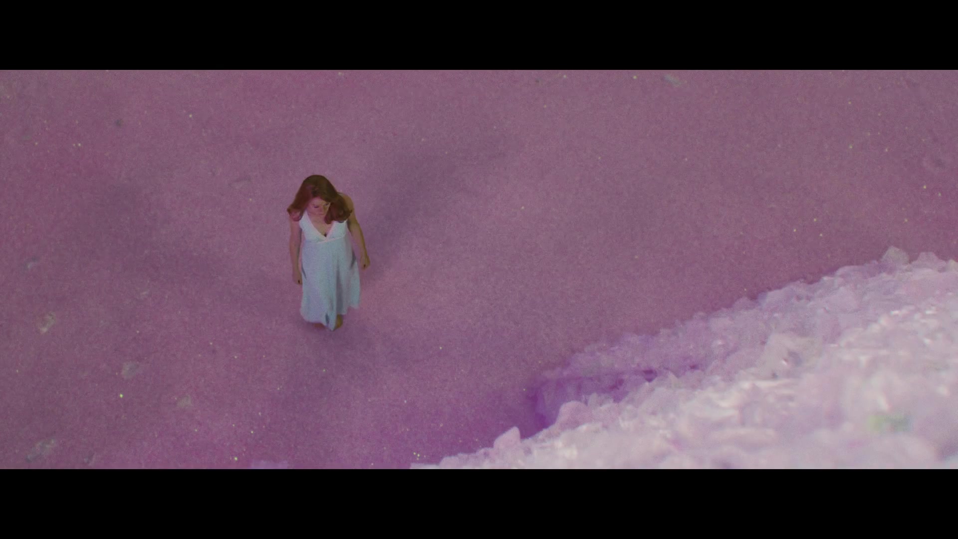 Angelyne_S01E05_Pink_Clouds_1080p_ERW_004319.jpg