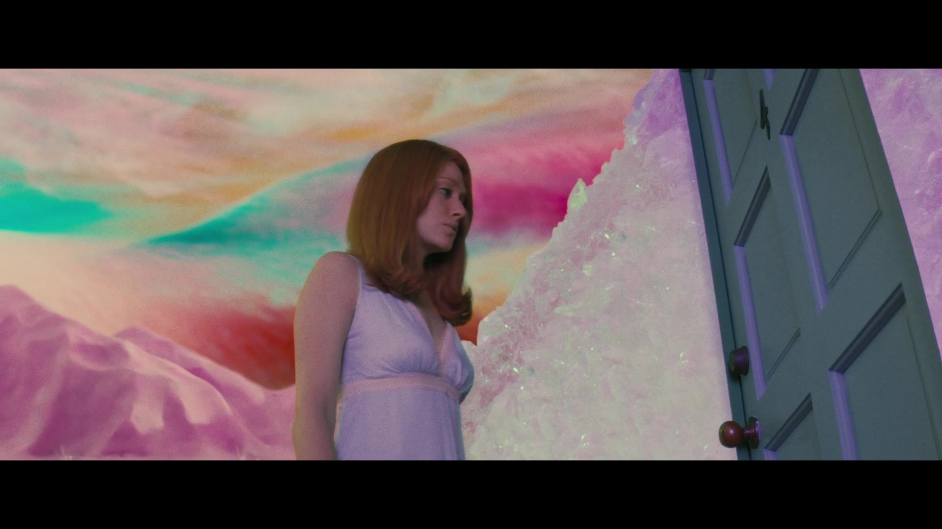 Angelyne_S01E05_Pink_Clouds_1080p_ERW_004322.jpg