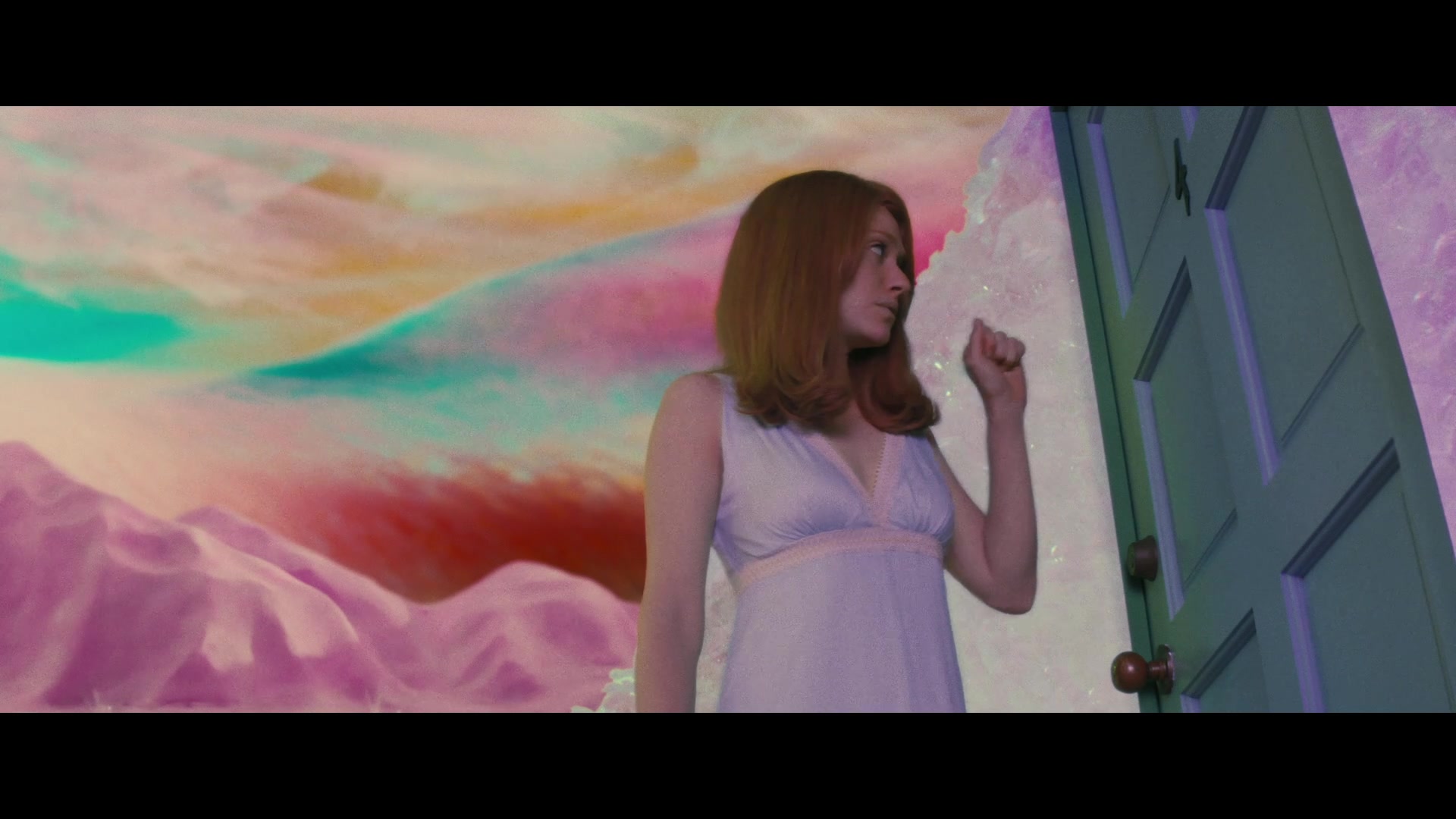 Angelyne_S01E05_Pink_Clouds_1080p_ERW_004330.jpg