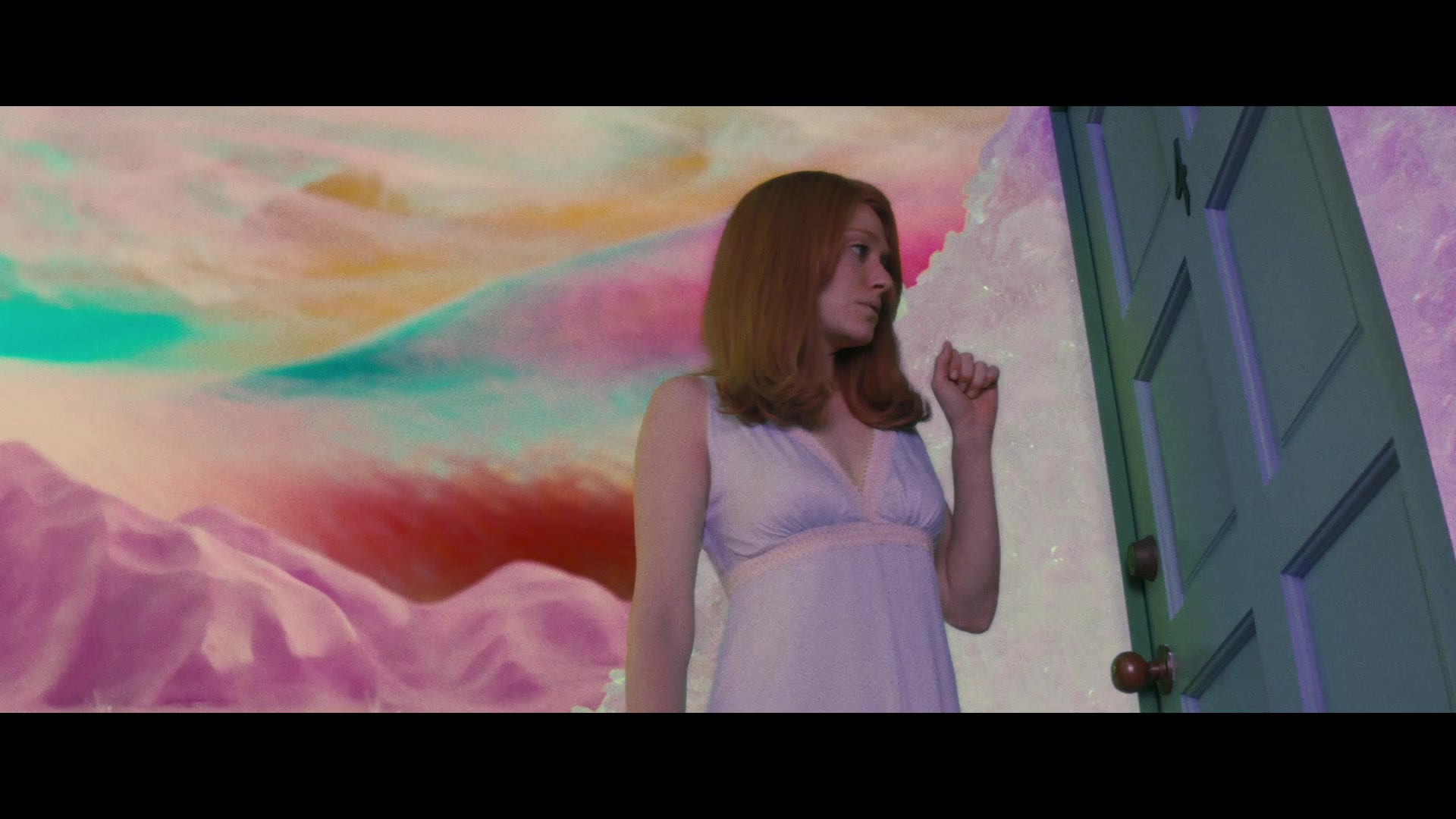 Angelyne_S01E05_Pink_Clouds_1080p_ERW_004333.jpg