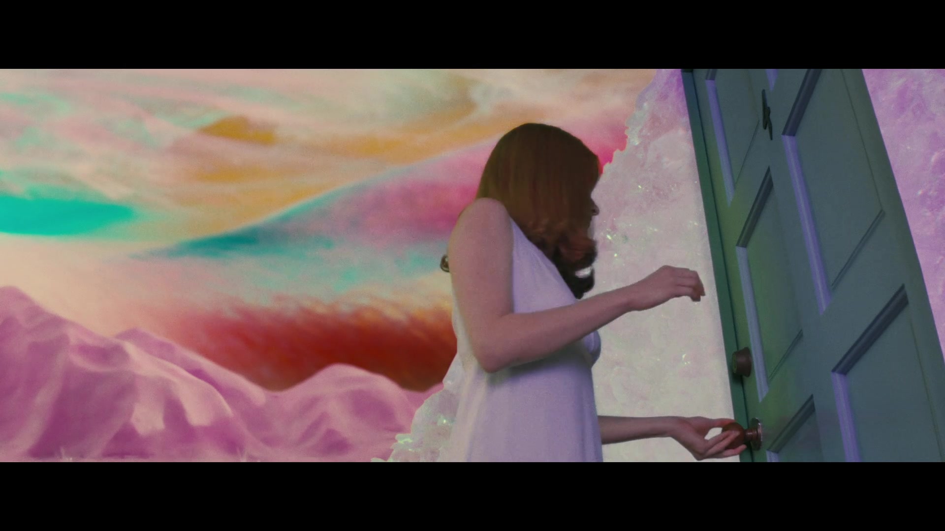 Angelyne_S01E05_Pink_Clouds_1080p_ERW_004341.jpg