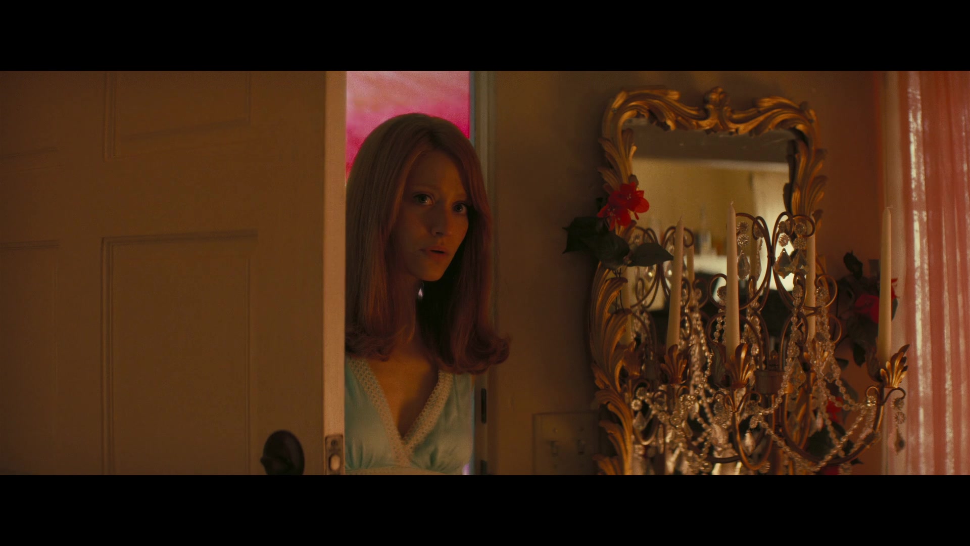 Angelyne_S01E05_Pink_Clouds_1080p_ERW_004353.jpg