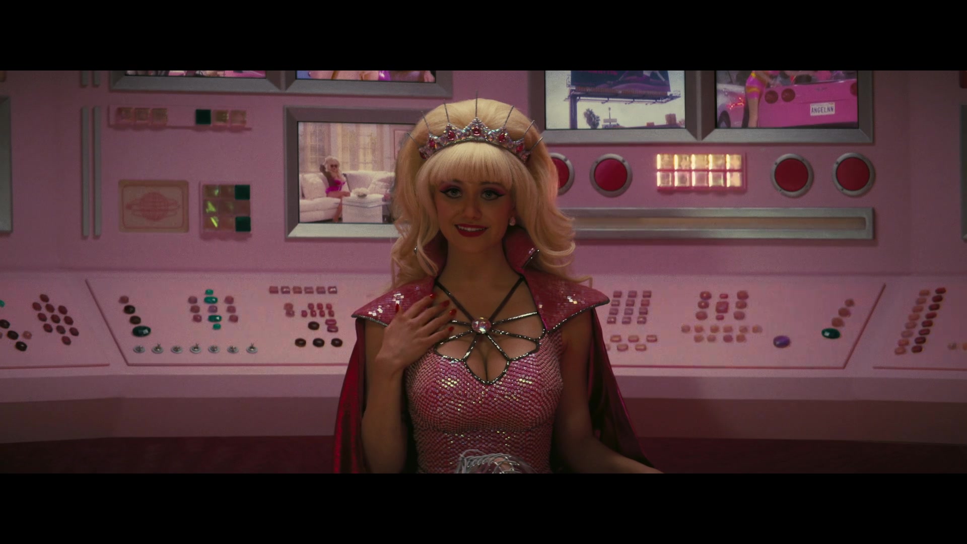 Angelyne_S01E05_Pink_Clouds_1080p_ERW_004493.jpg