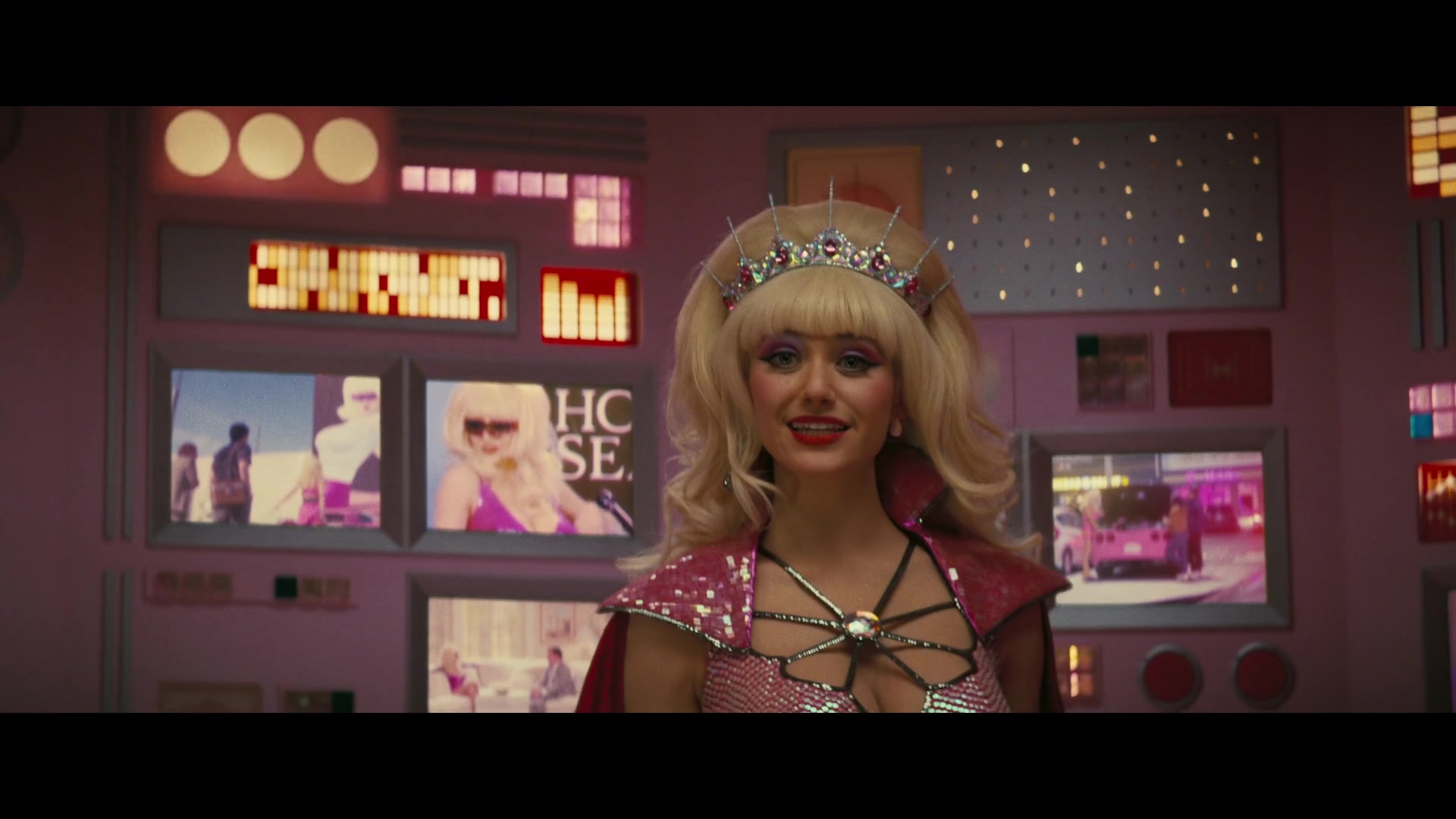 Angelyne_S01E05_Pink_Clouds_1080p_ERW_004521.jpg