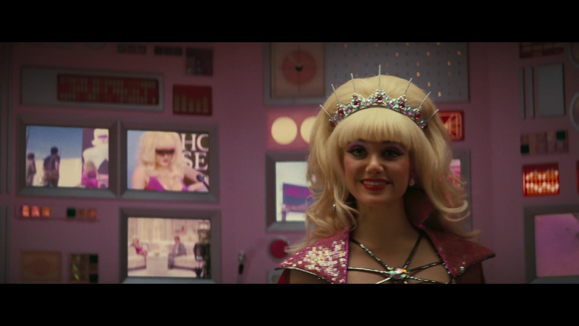 Angelyne_S01E05_Pink_Clouds_1080p_ERW_004525.jpg