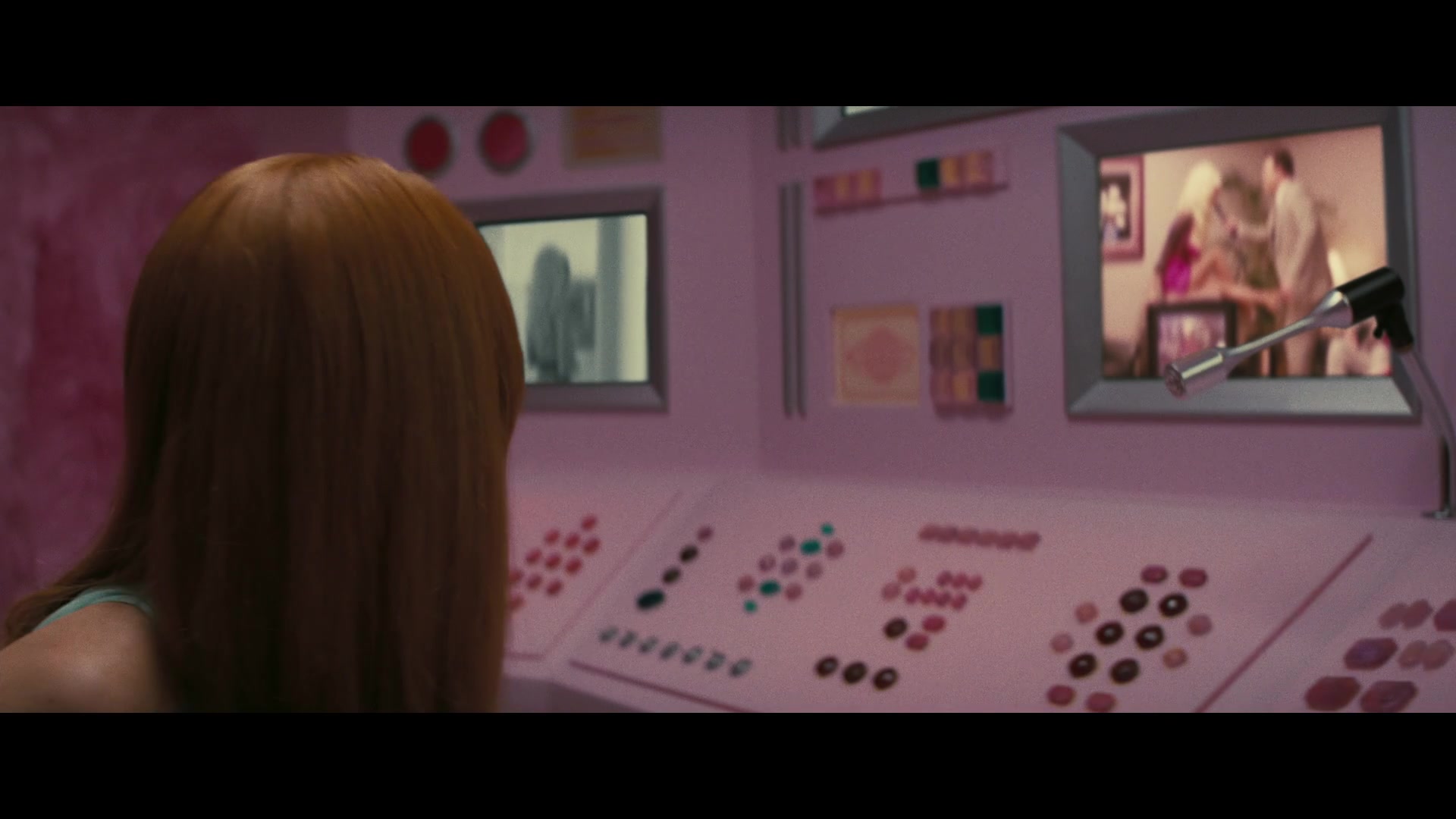 Angelyne_S01E05_Pink_Clouds_1080p_ERW_004583.jpg