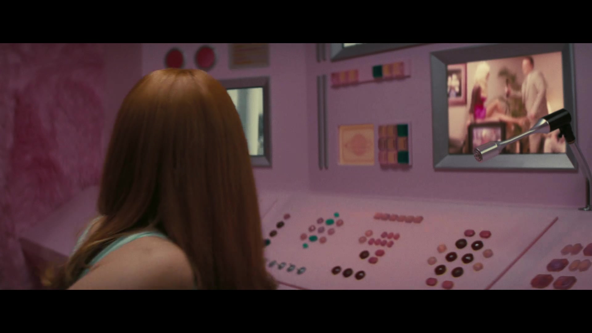Angelyne_S01E05_Pink_Clouds_1080p_ERW_004585.jpg