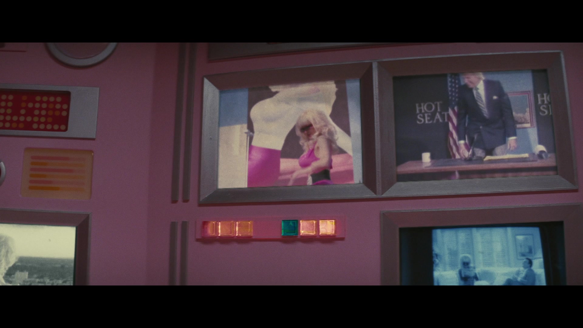 Angelyne_S01E05_Pink_Clouds_1080p_ERW_004603.jpg