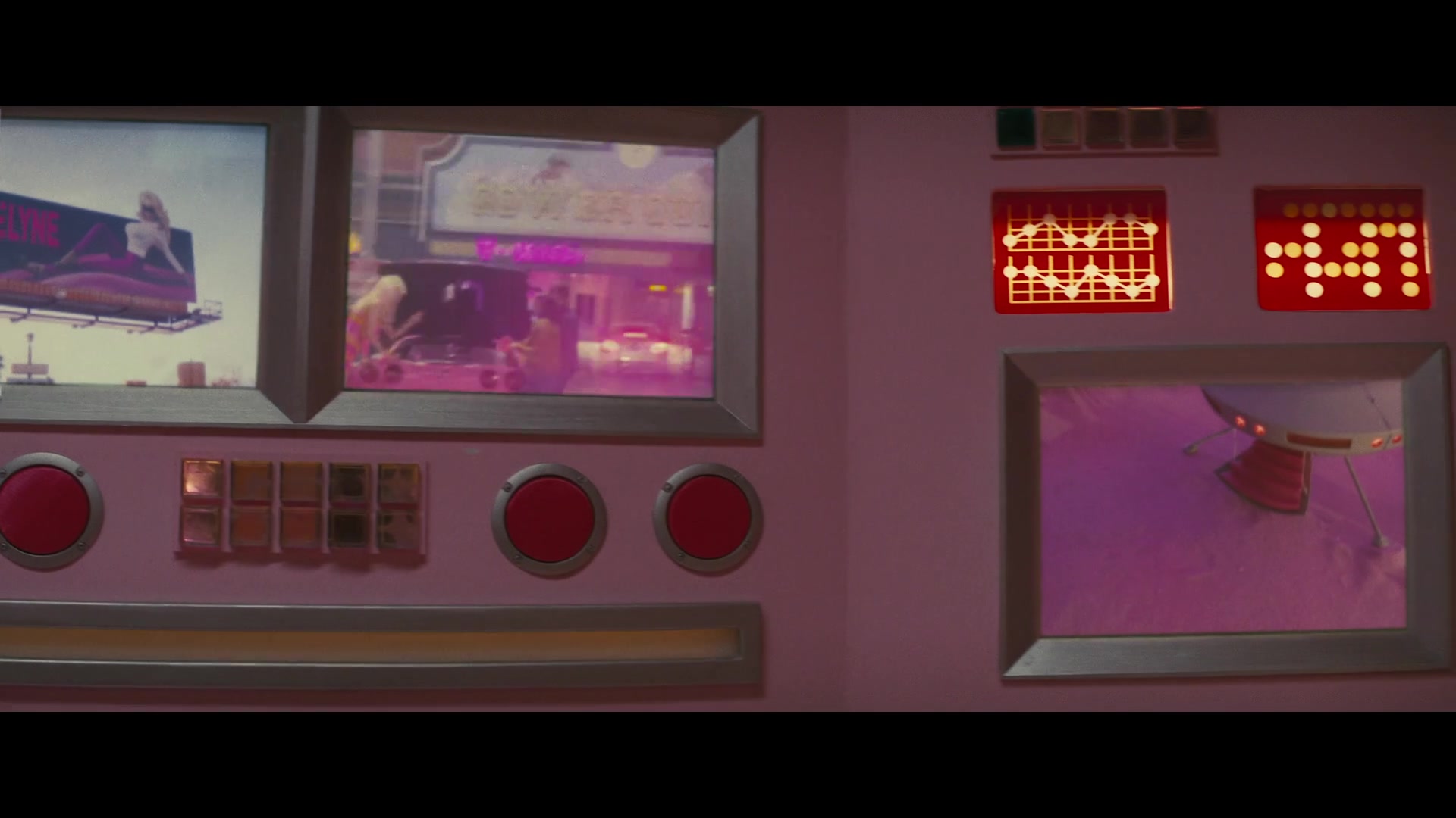 Angelyne_S01E05_Pink_Clouds_1080p_ERW_004641.jpg
