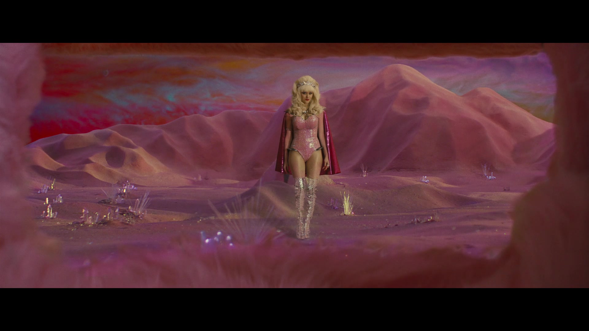 Angelyne_S01E05_Pink_Clouds_1080p_ERW_004697.jpg