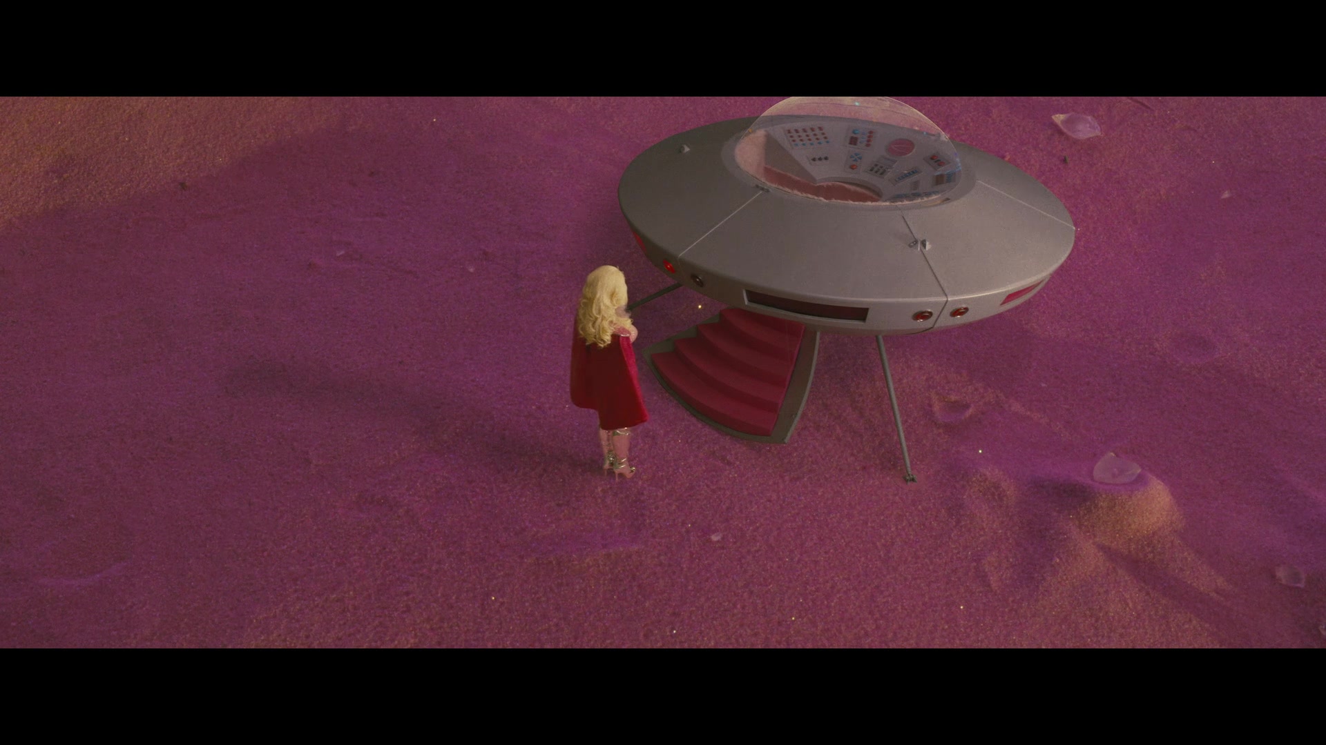 Angelyne_S01E05_Pink_Clouds_1080p_ERW_004705.jpg