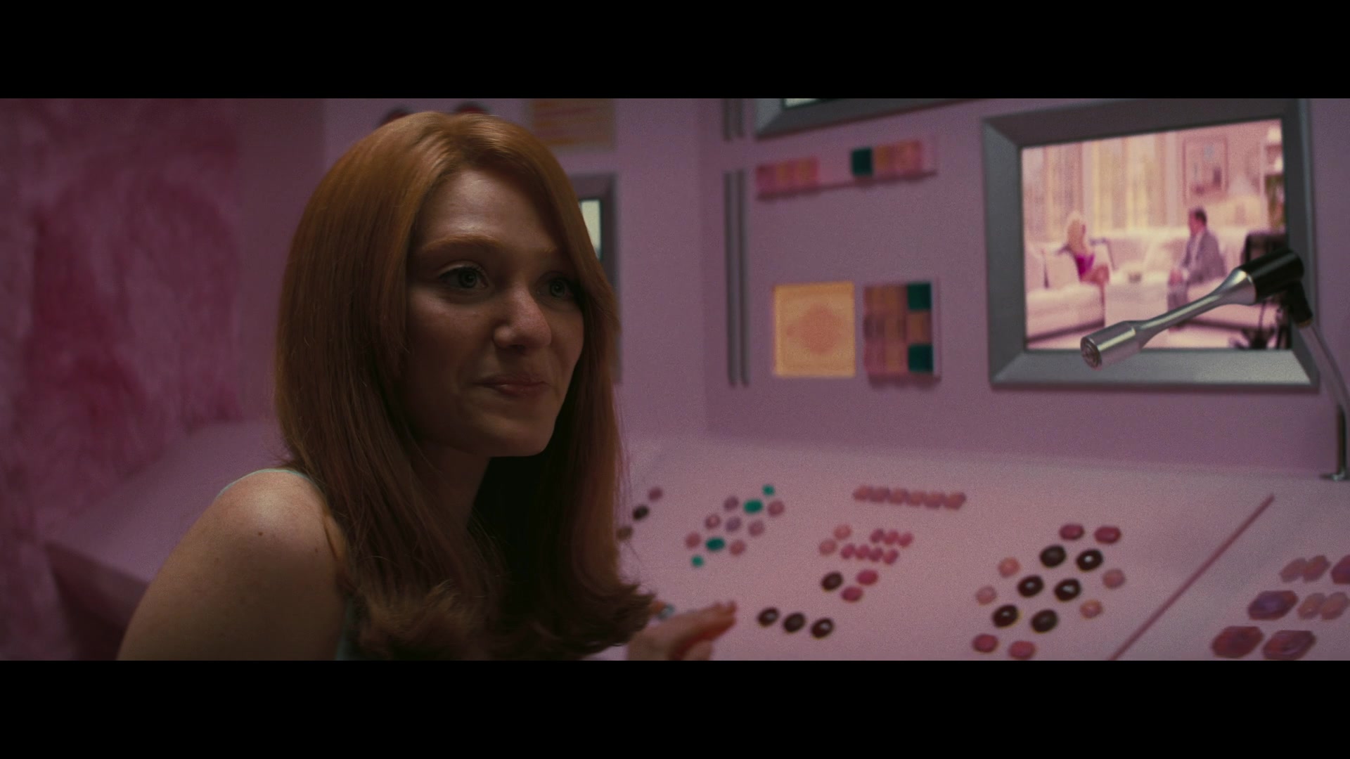 Angelyne_S01E05_Pink_Clouds_1080p_ERW_004727.jpg