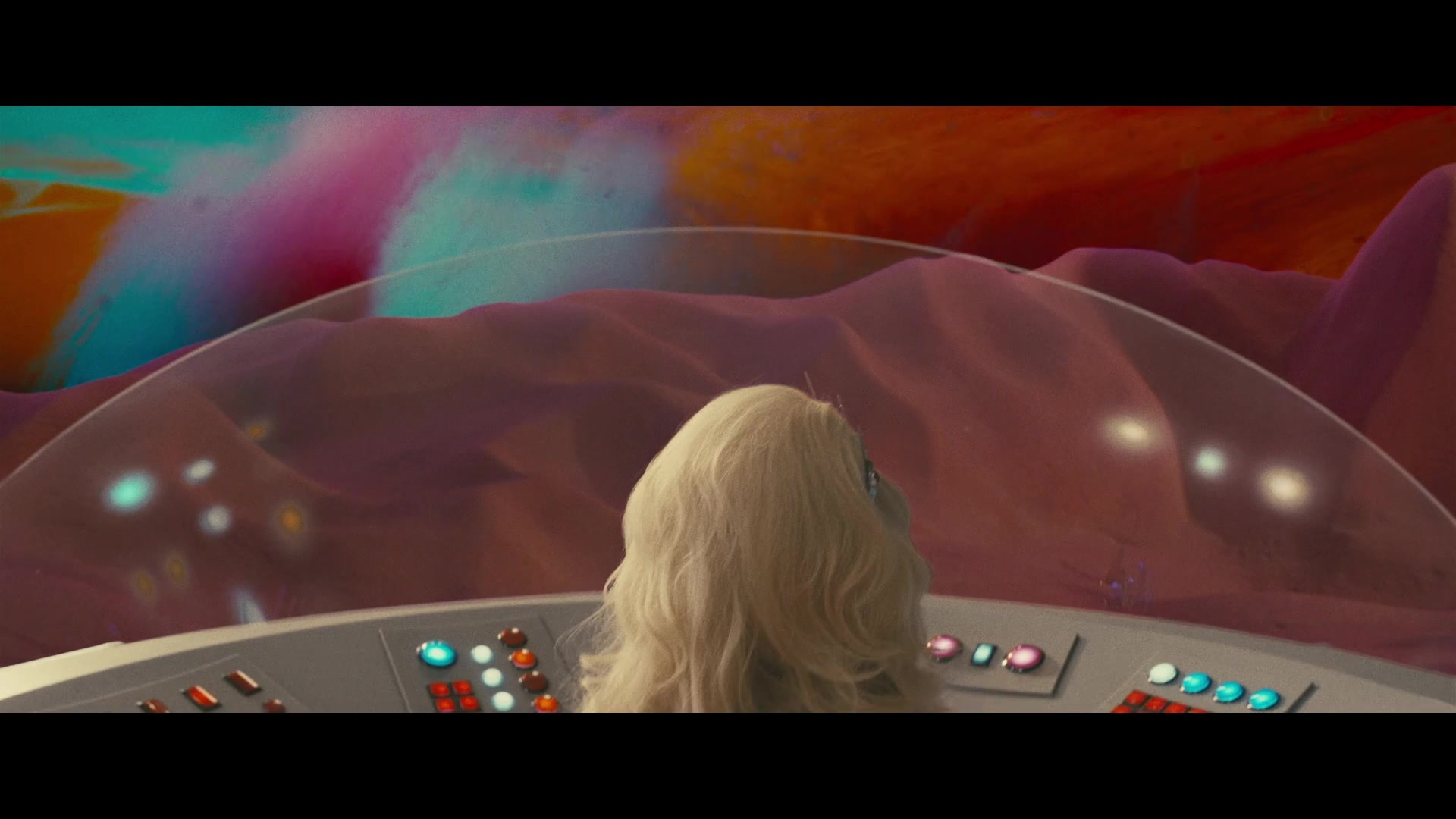 Angelyne_S01E05_Pink_Clouds_1080p_ERW_004751.jpg