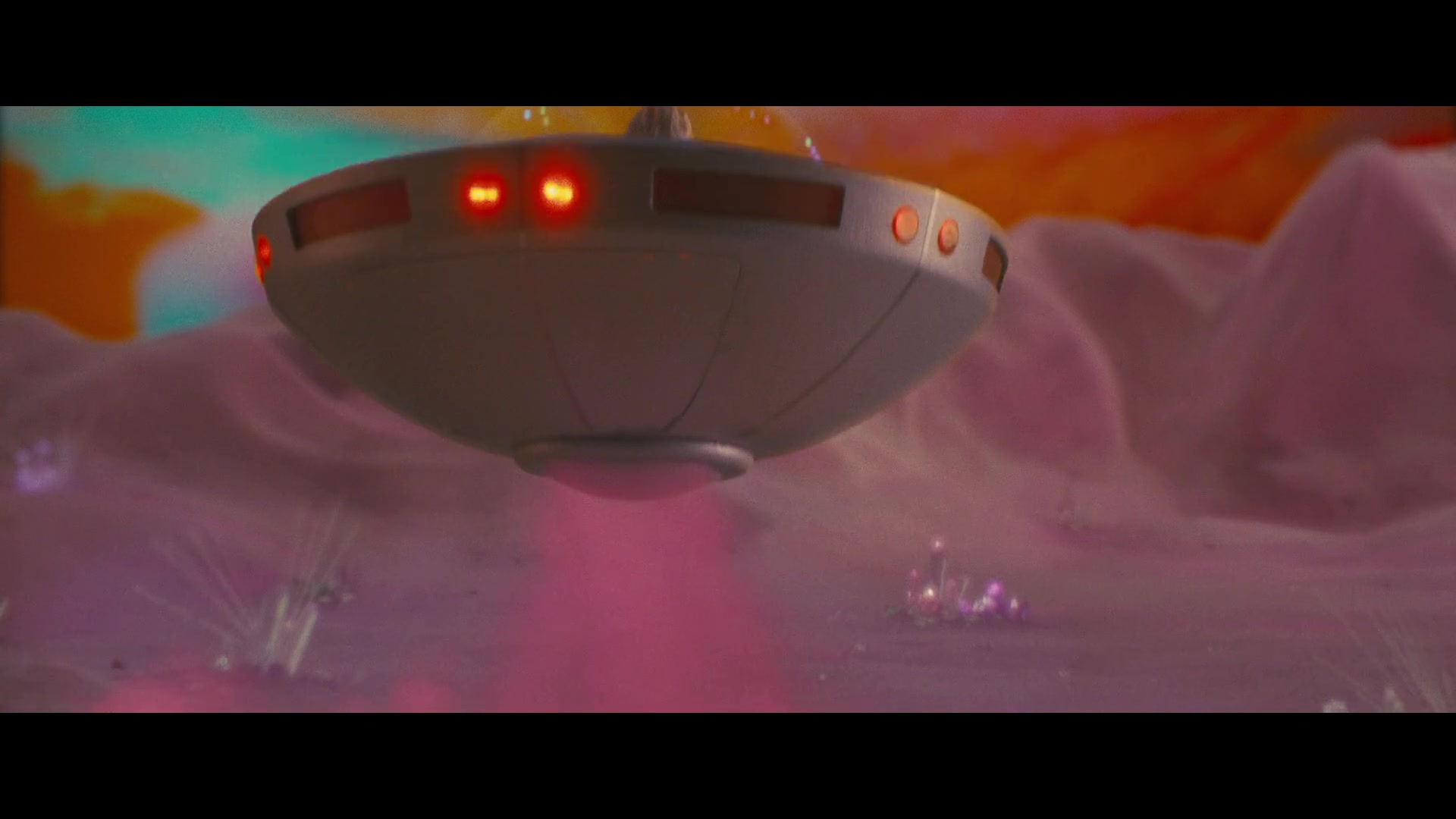 Angelyne_S01E05_Pink_Clouds_1080p_ERW_004784.jpg