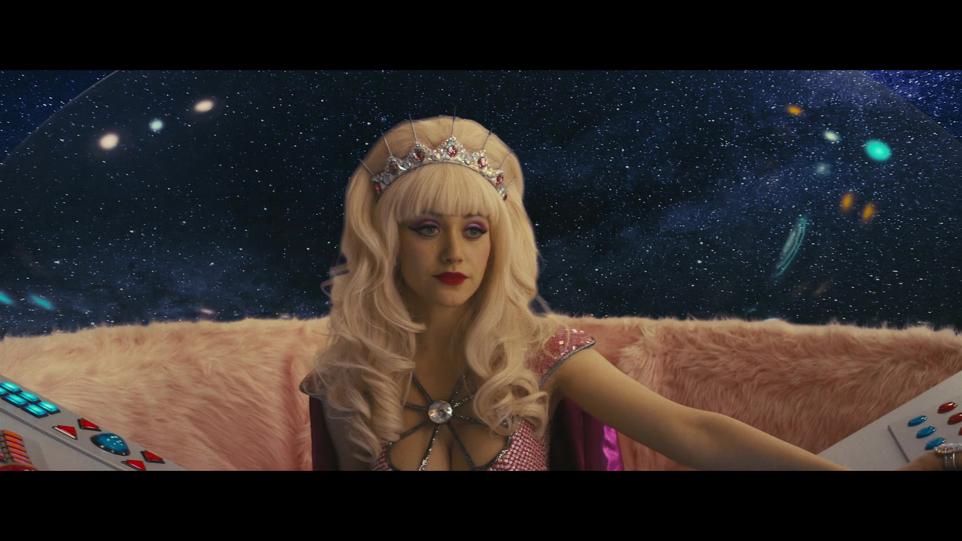 Angelyne_S01E05_Pink_Clouds_1080p_ERW_004820.jpg