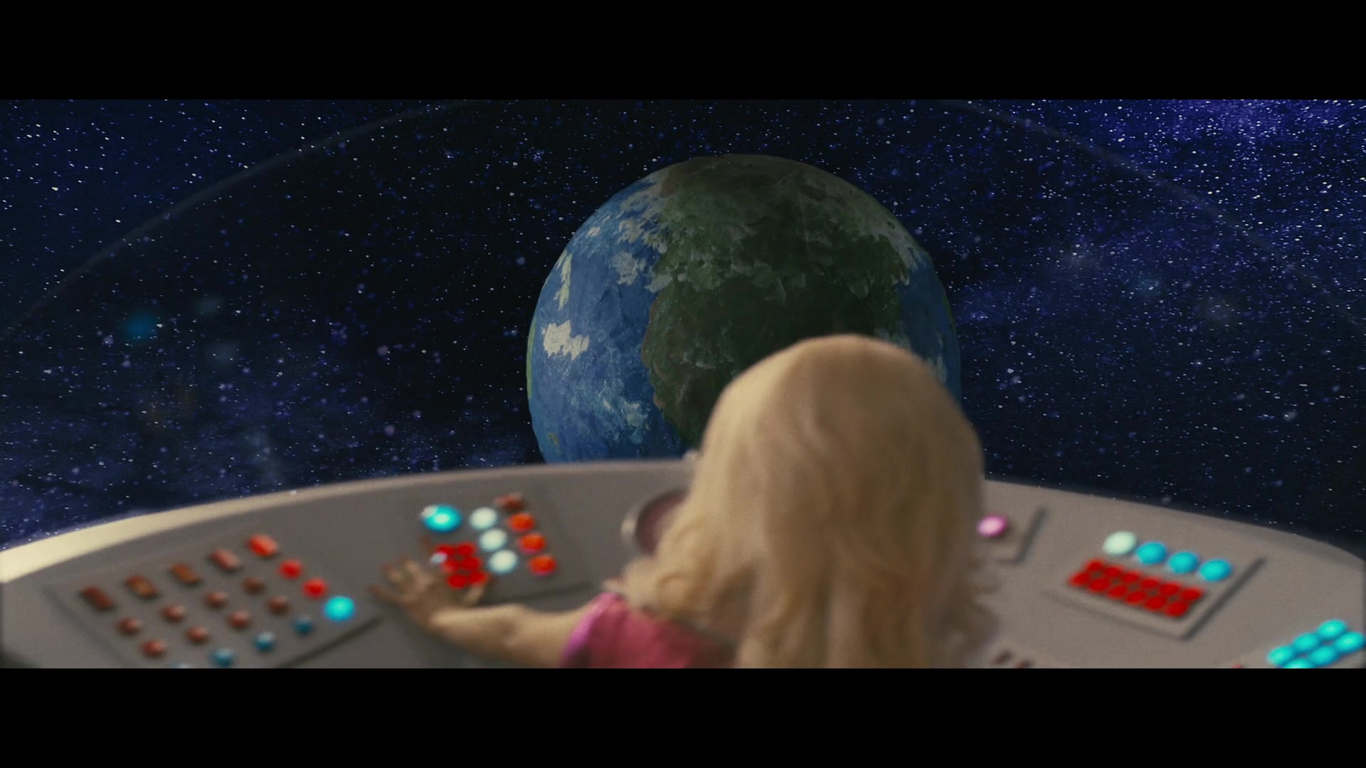 Angelyne_S01E05_Pink_Clouds_1080p_ERW_004885.jpg