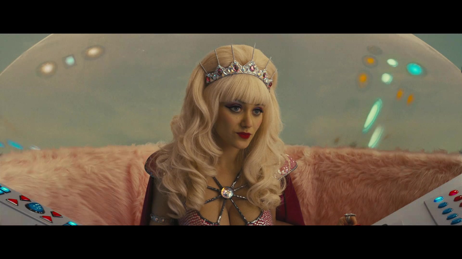 Angelyne_S01E05_Pink_Clouds_1080p_ERW_004936.jpg