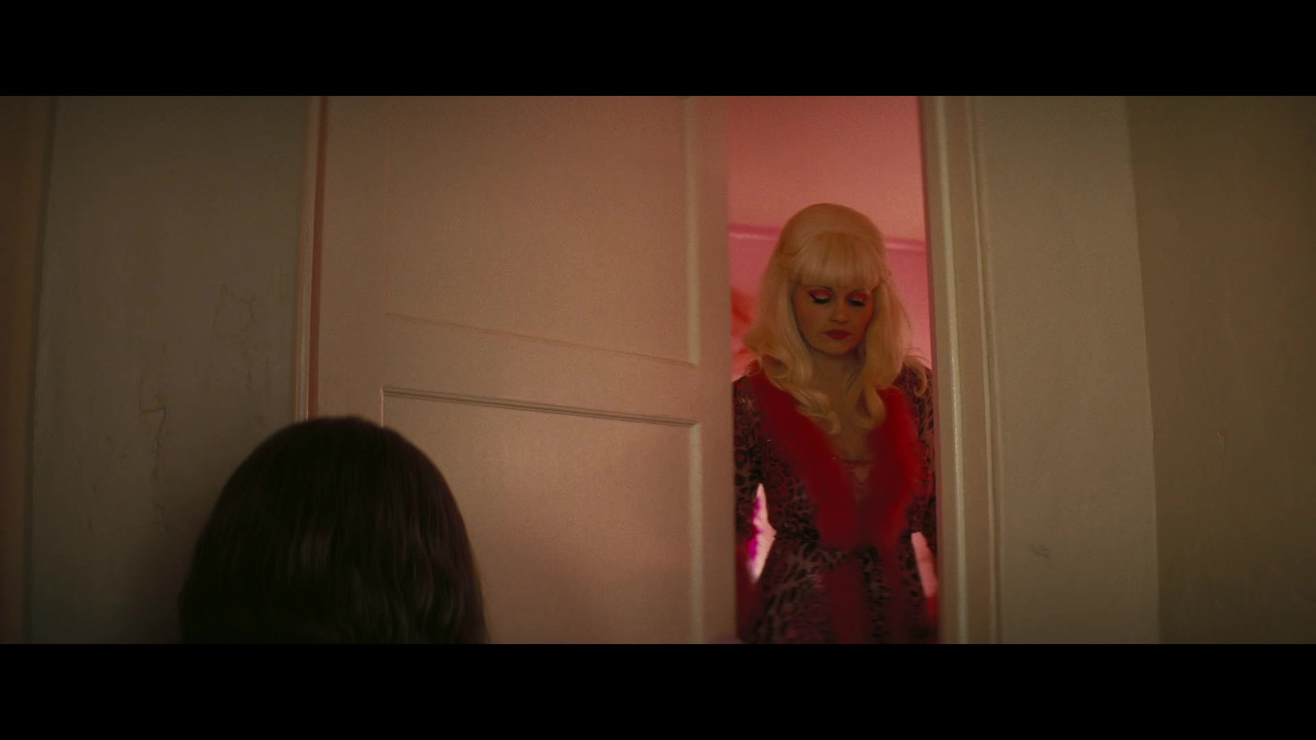 Angelyne_S01E05_Pink_Clouds_1080p_ERW_004942.jpg