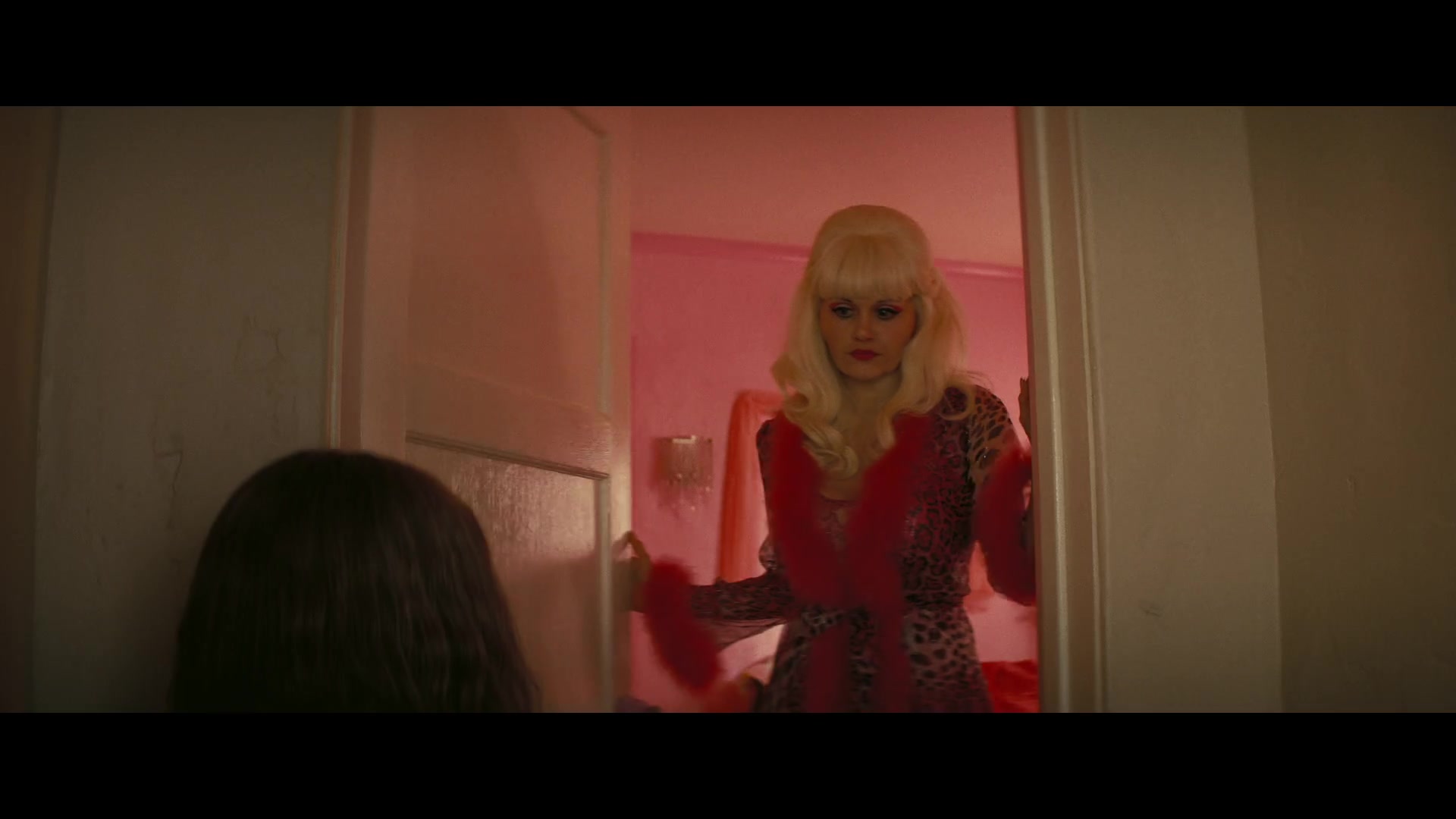 Angelyne_S01E05_Pink_Clouds_1080p_ERW_004944.jpg