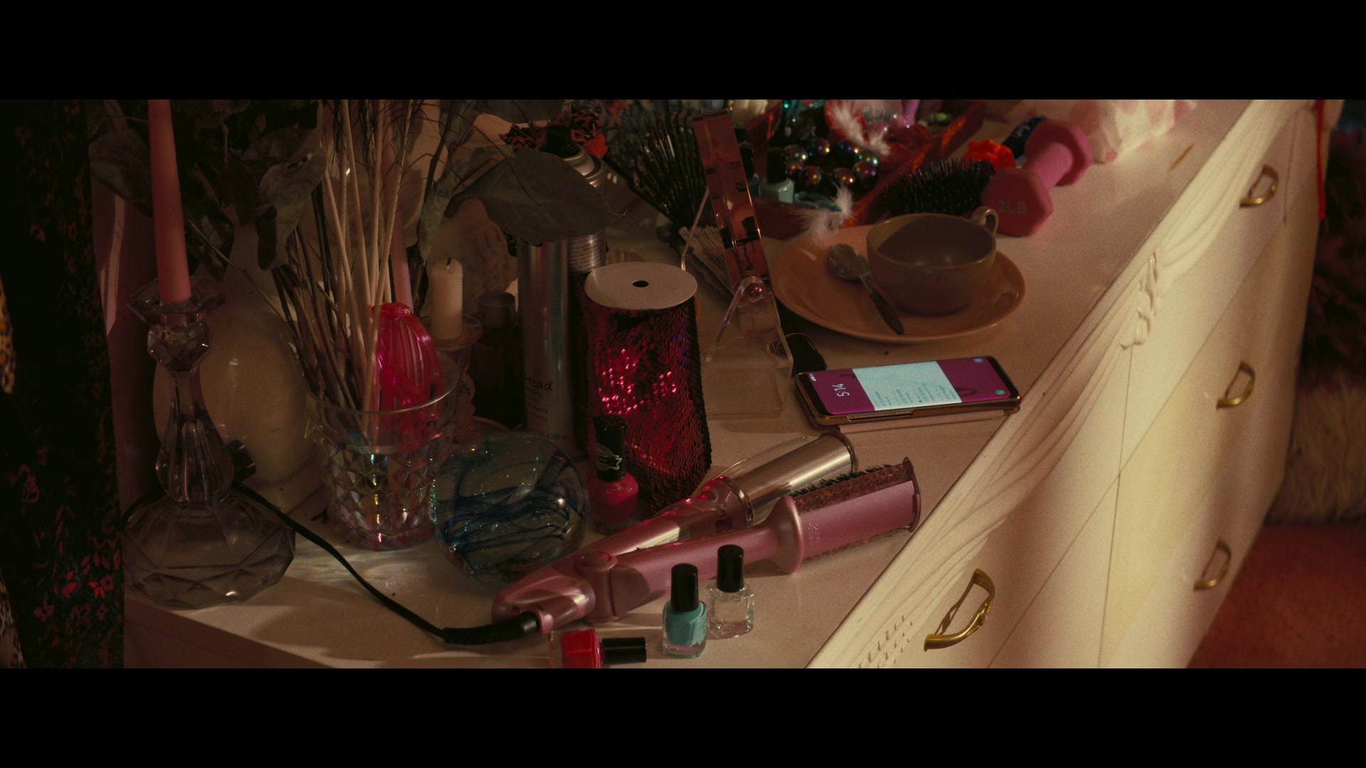 Angelyne_S01E05_Pink_Clouds_1080p_ERW_004969.jpg