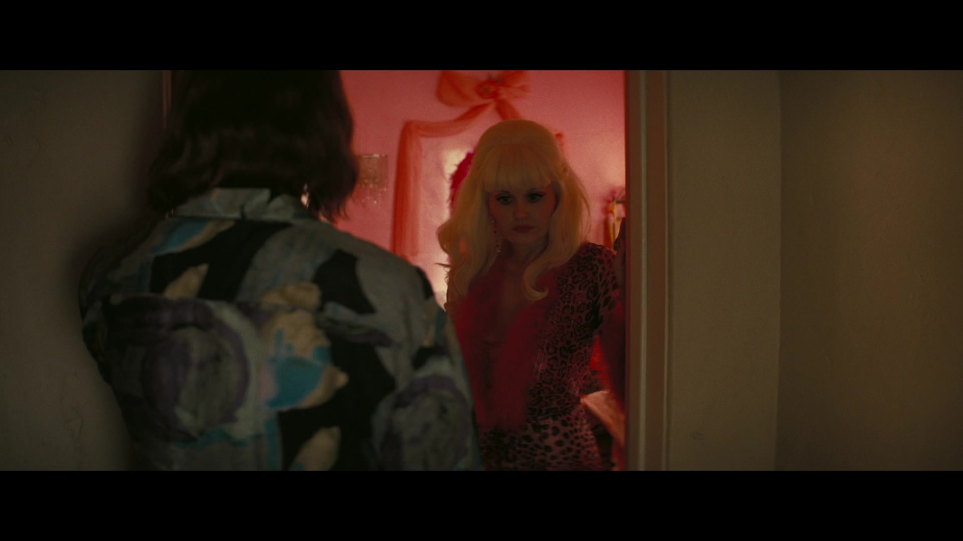 Angelyne_S01E05_Pink_Clouds_1080p_ERW_004989.jpg
