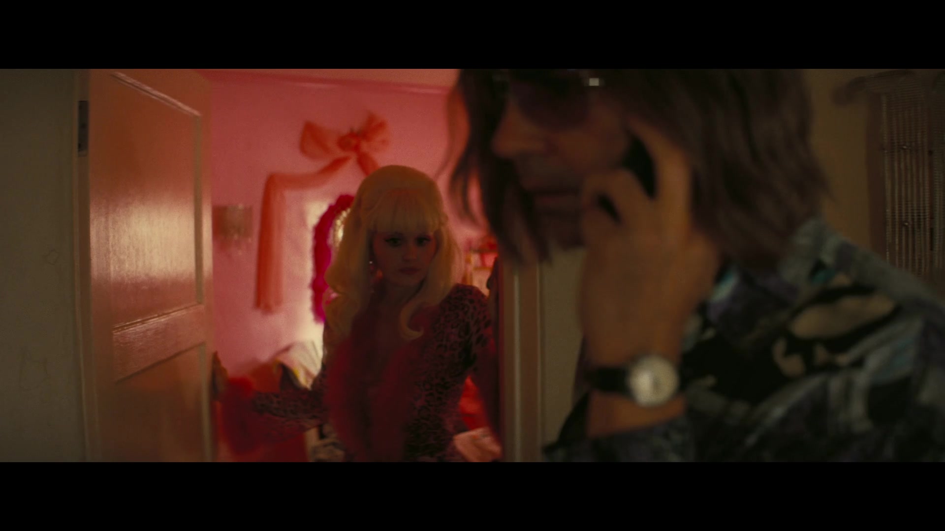 Angelyne_S01E05_Pink_Clouds_1080p_ERW_004994.jpg