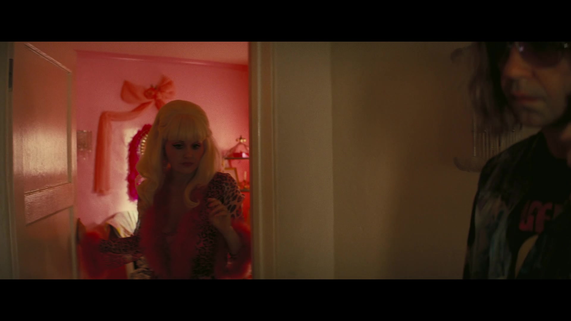 Angelyne_S01E05_Pink_Clouds_1080p_ERW_004996.jpg
