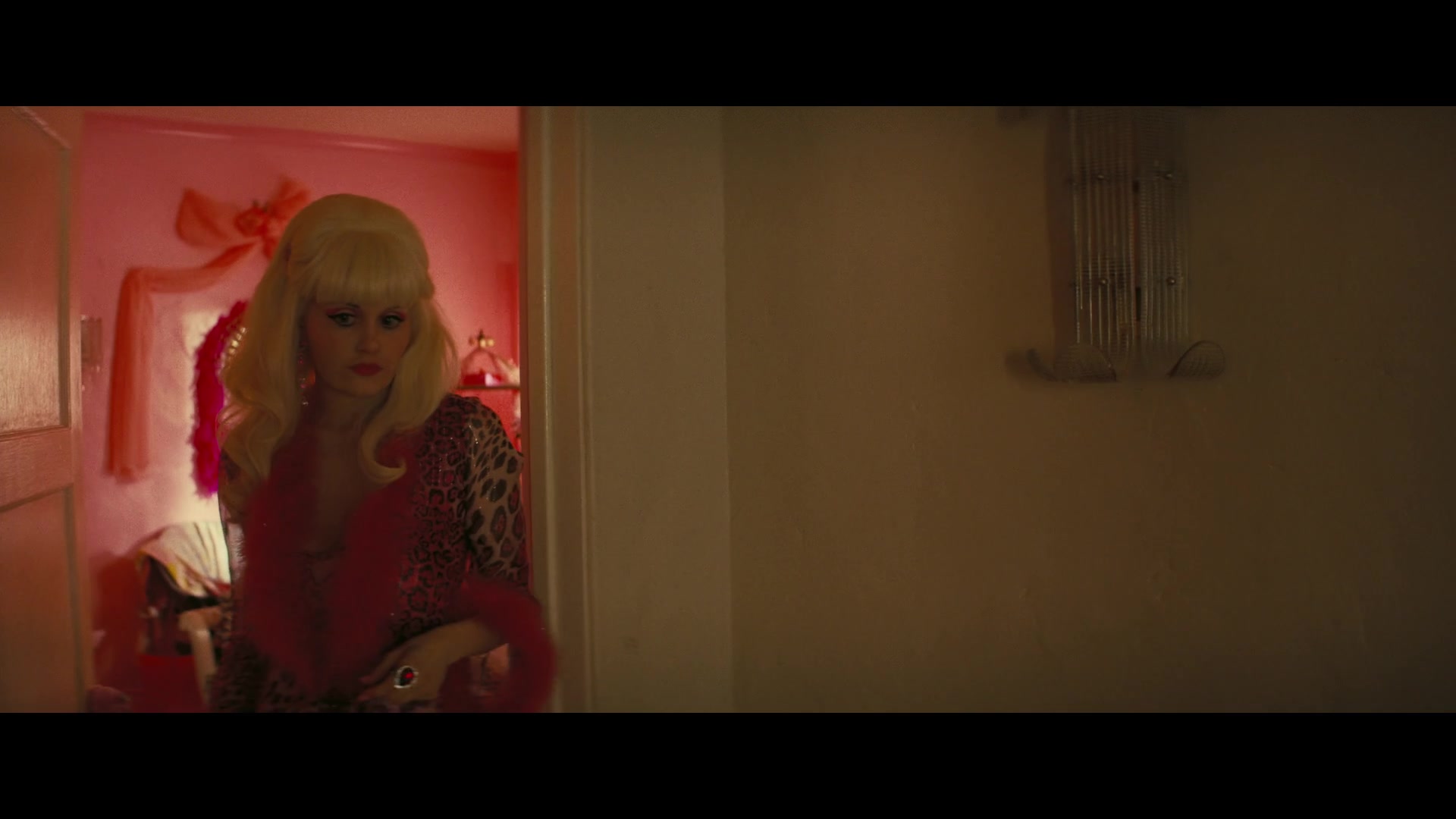 Angelyne_S01E05_Pink_Clouds_1080p_ERW_004998.jpg