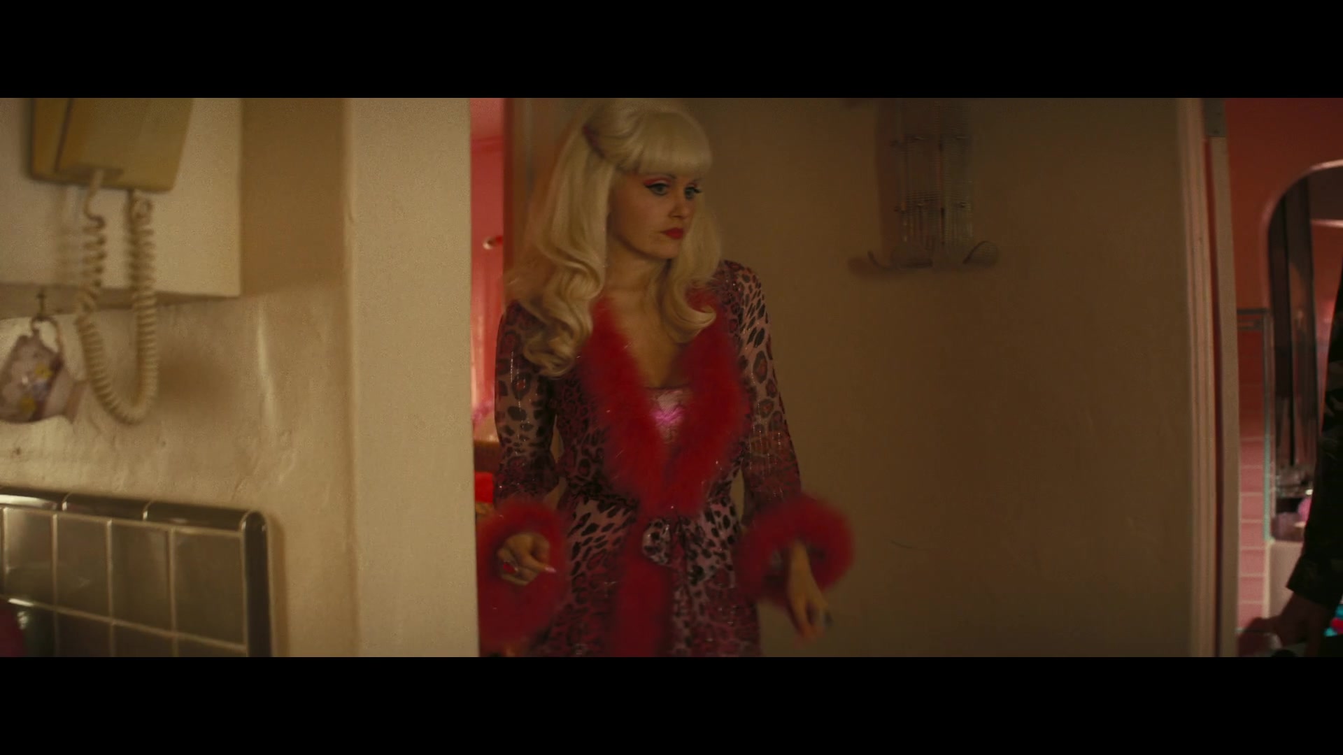 Angelyne_S01E05_Pink_Clouds_1080p_ERW_005004.jpg