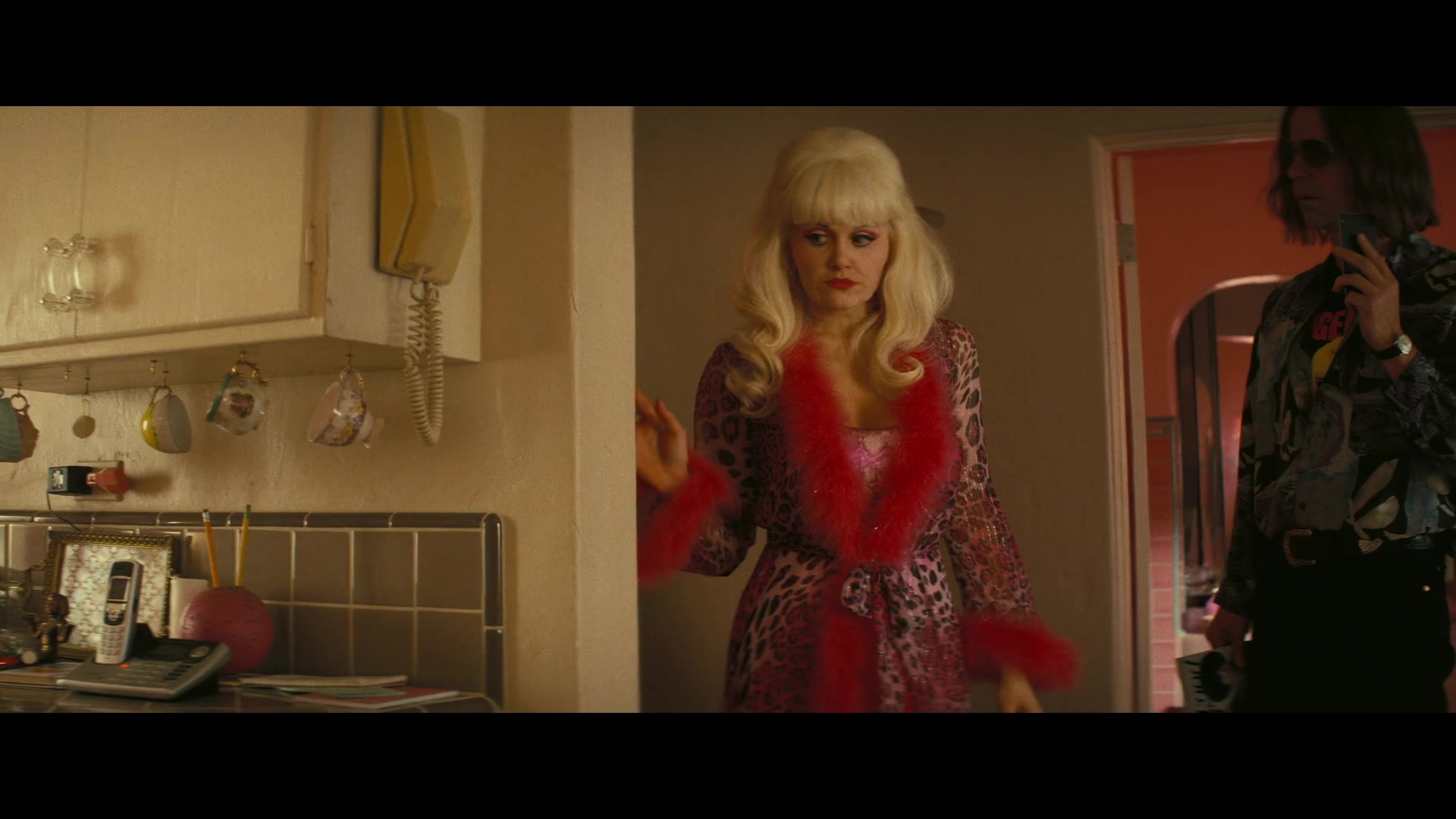 Angelyne_S01E05_Pink_Clouds_1080p_ERW_005009.jpg