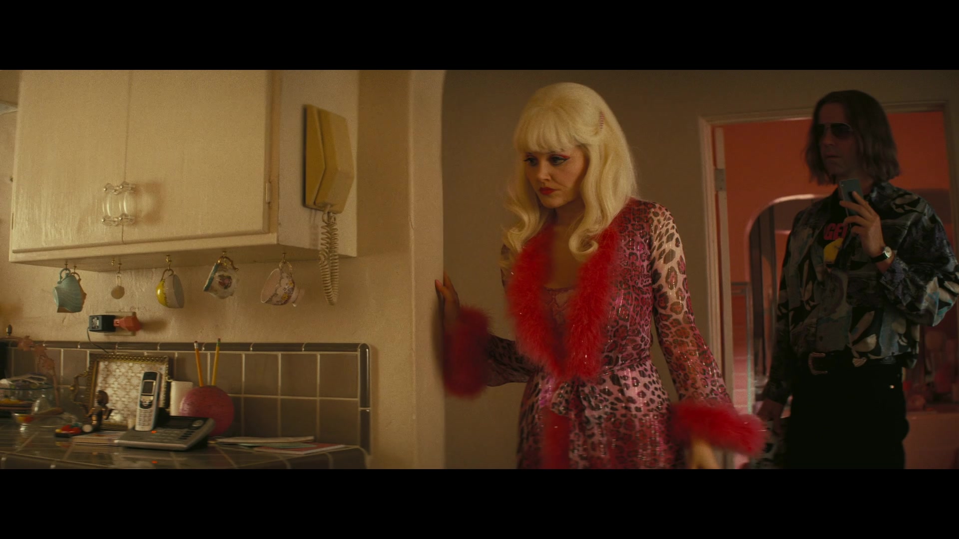 Angelyne_S01E05_Pink_Clouds_1080p_ERW_005012.jpg
