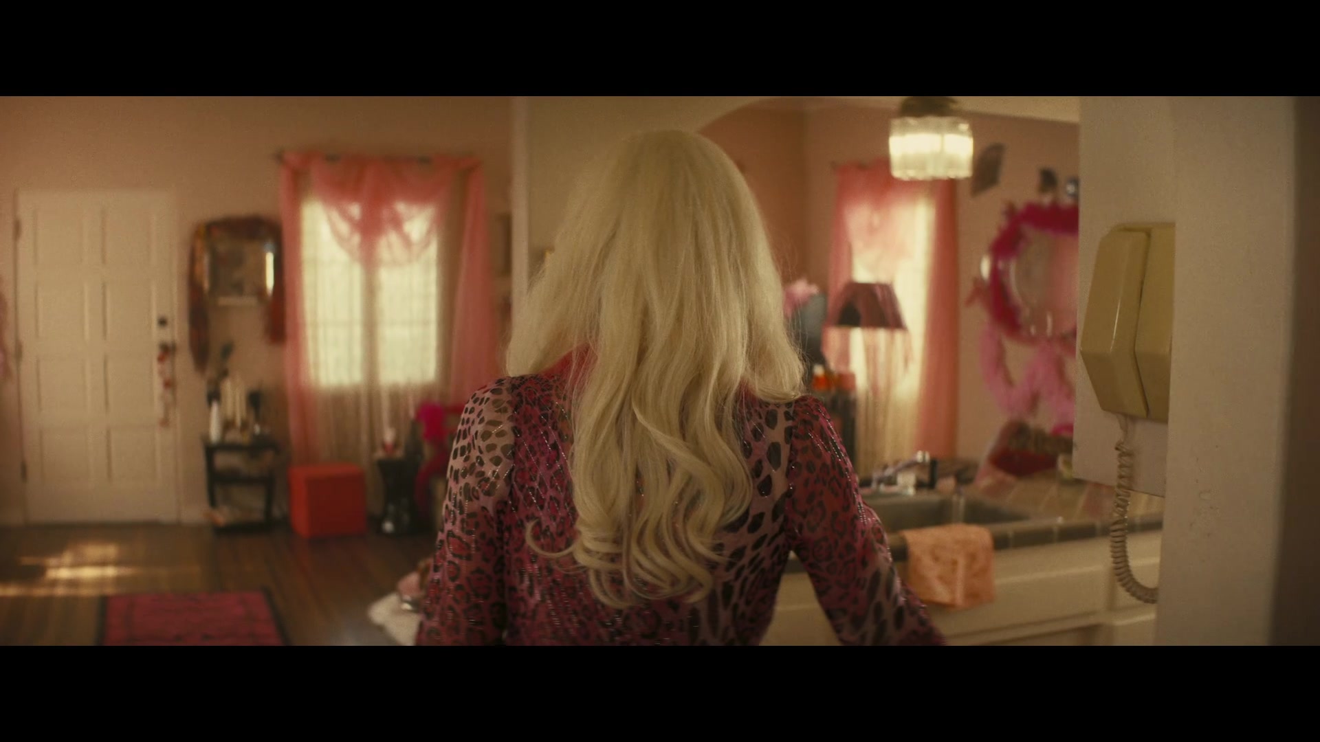 Angelyne_S01E05_Pink_Clouds_1080p_ERW_005028.jpg