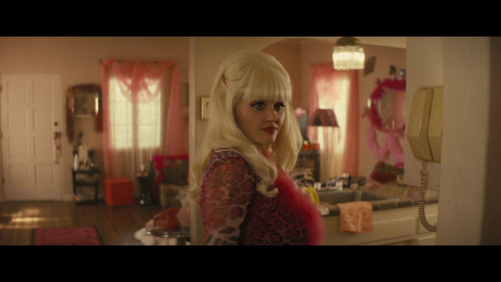 Angelyne_S01E05_Pink_Clouds_1080p_ERW_005032.jpg