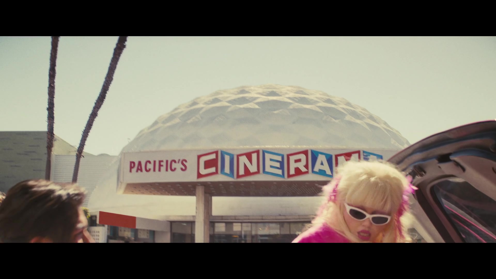 Angelyne_S01E05_Pink_Clouds_1080p_ERW_005094.jpg