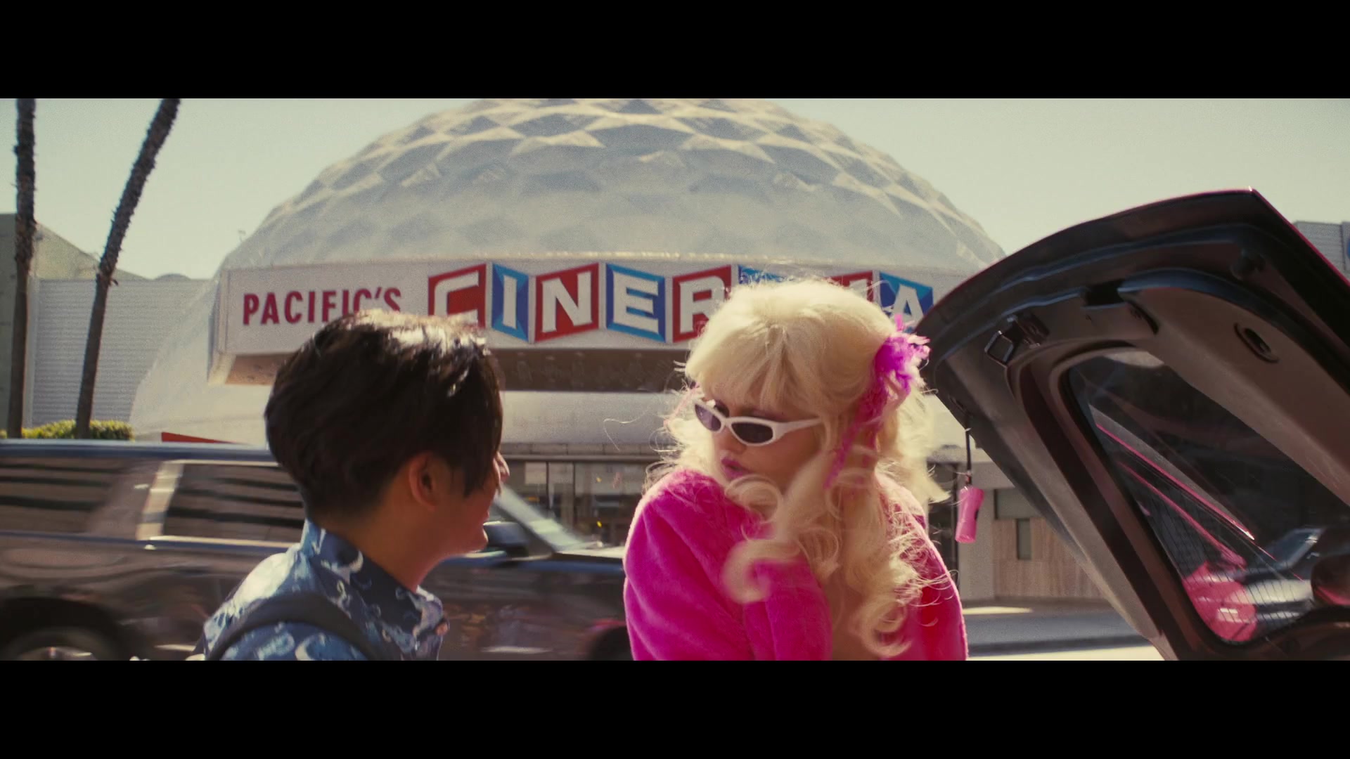 Angelyne_S01E05_Pink_Clouds_1080p_ERW_005096.jpg