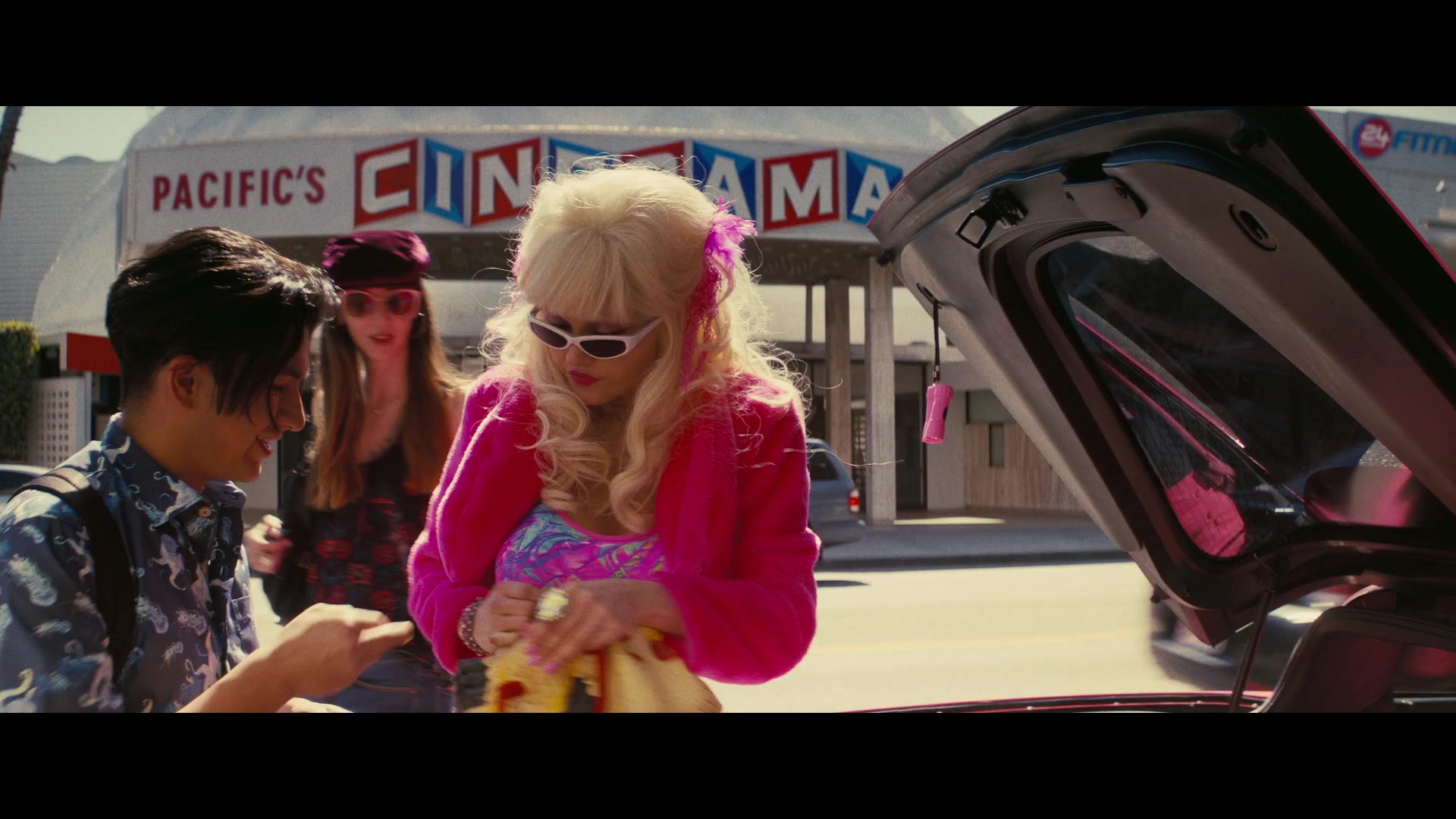Angelyne_S01E05_Pink_Clouds_1080p_ERW_005102.jpg