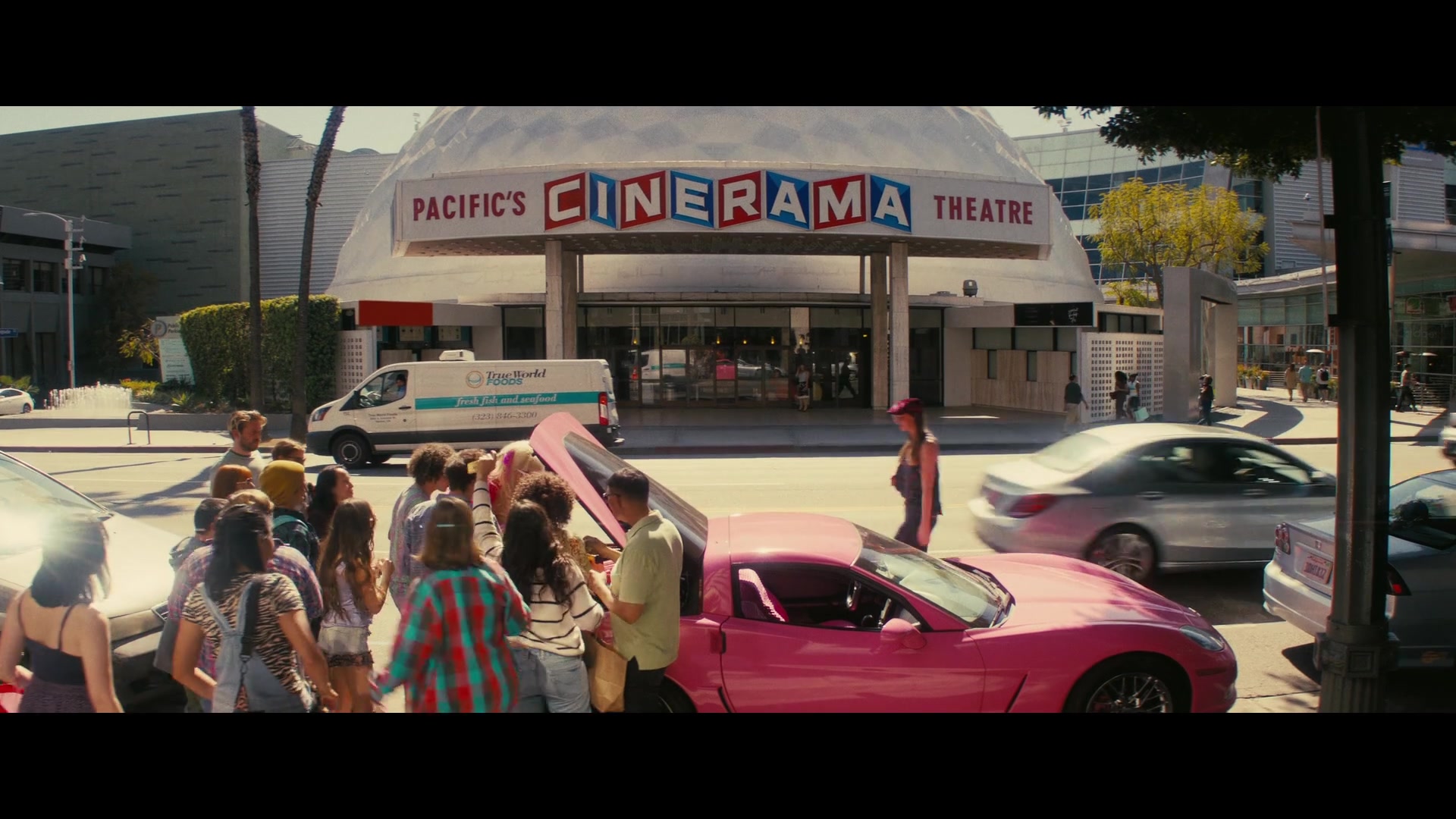 Angelyne_S01E05_Pink_Clouds_1080p_ERW_005106.jpg