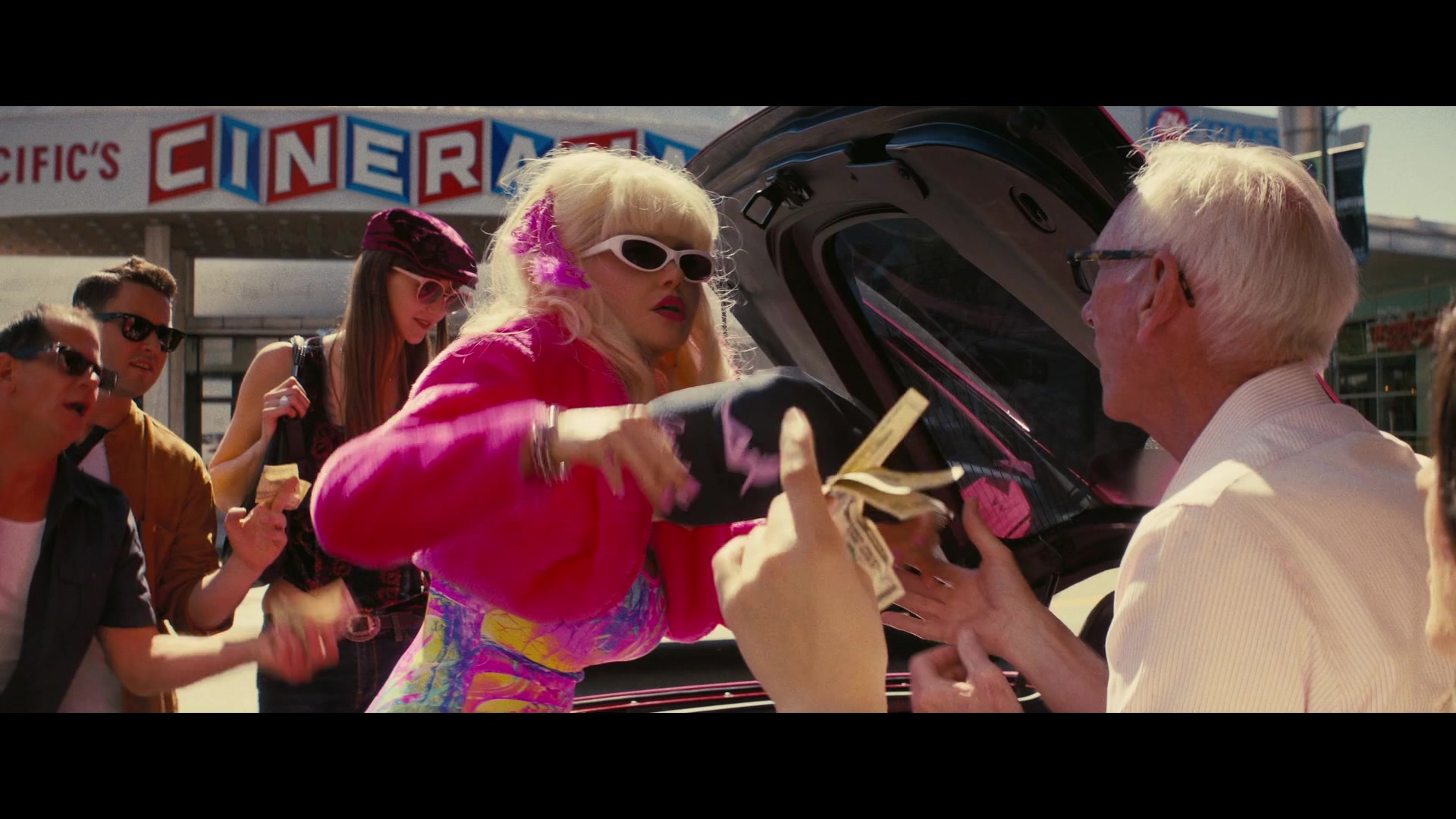 Angelyne_S01E05_Pink_Clouds_1080p_ERW_005114.jpg