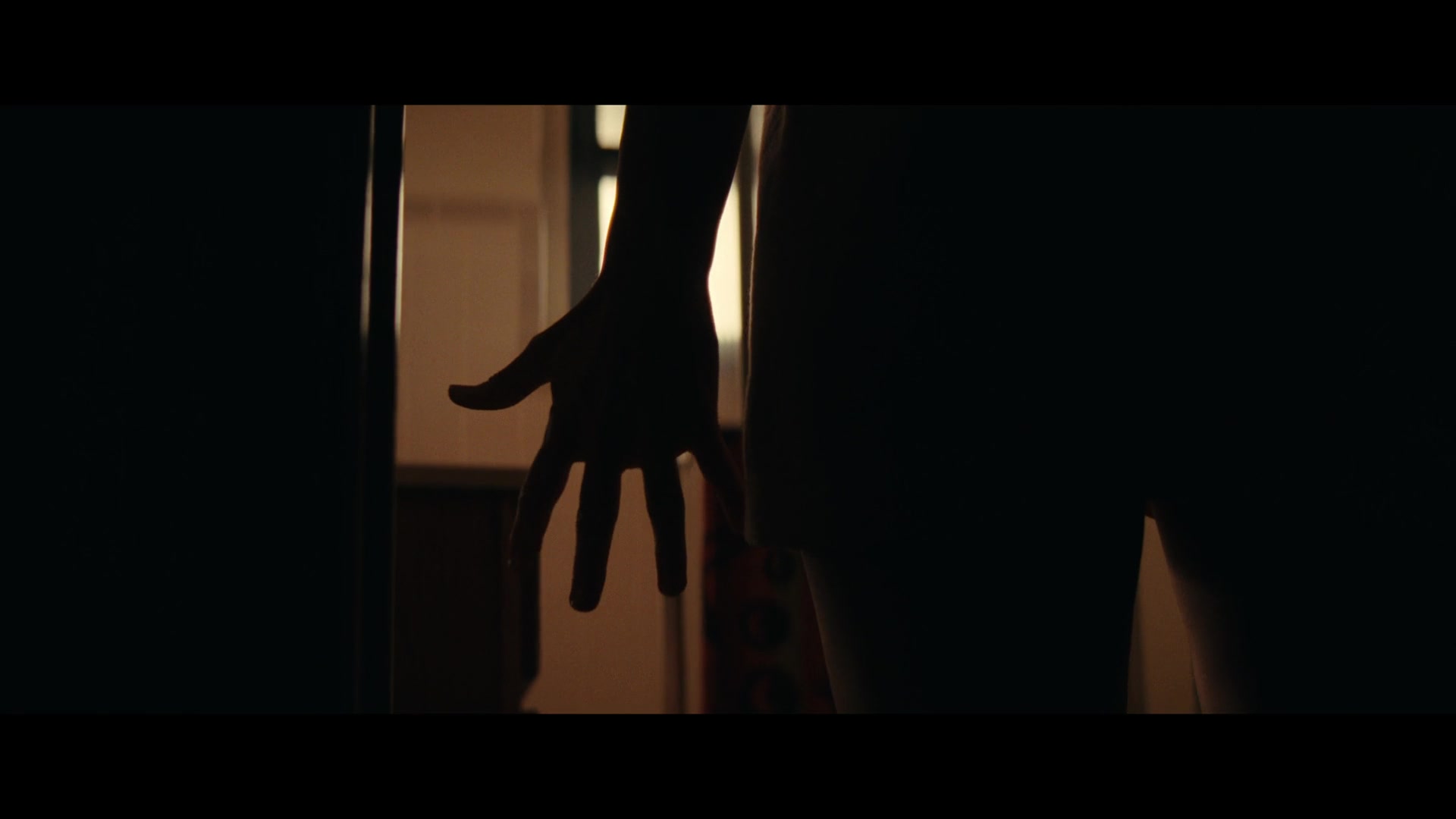 Furious_S01E02_My_Life_Had_Stood_A_Loaded_Gun_1080p_ERW_000259.jpg
