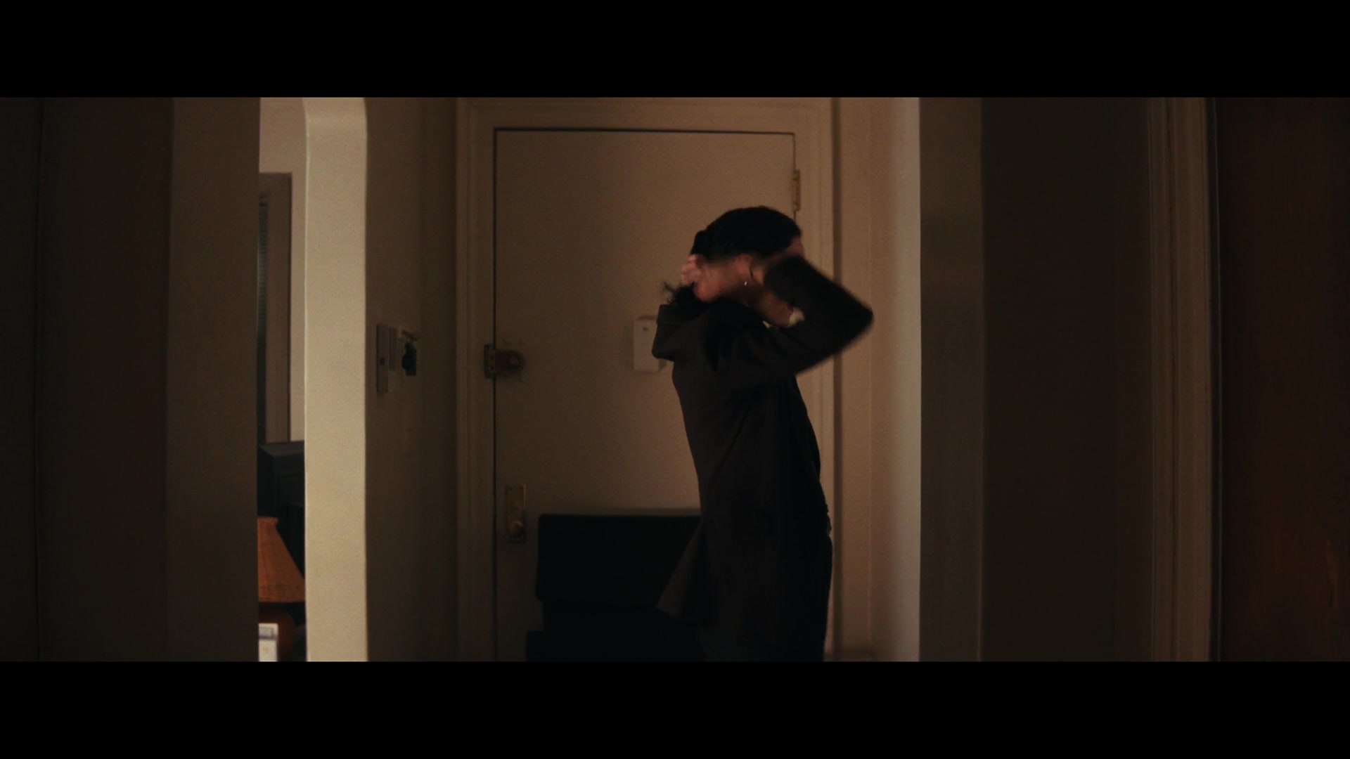 Furious_S01E02_My_Life_Had_Stood_A_Loaded_Gun_1080p_ERW_000313.jpg