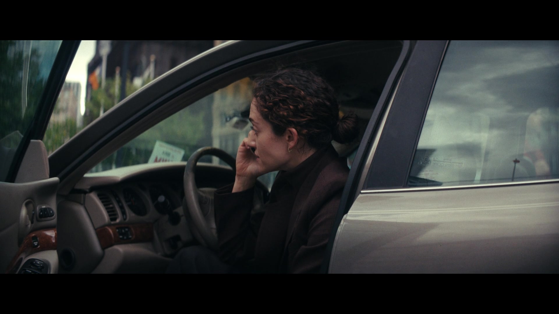 Furious_S01E02_My_Life_Had_Stood_A_Loaded_Gun_1080p_ERW_000668.jpg