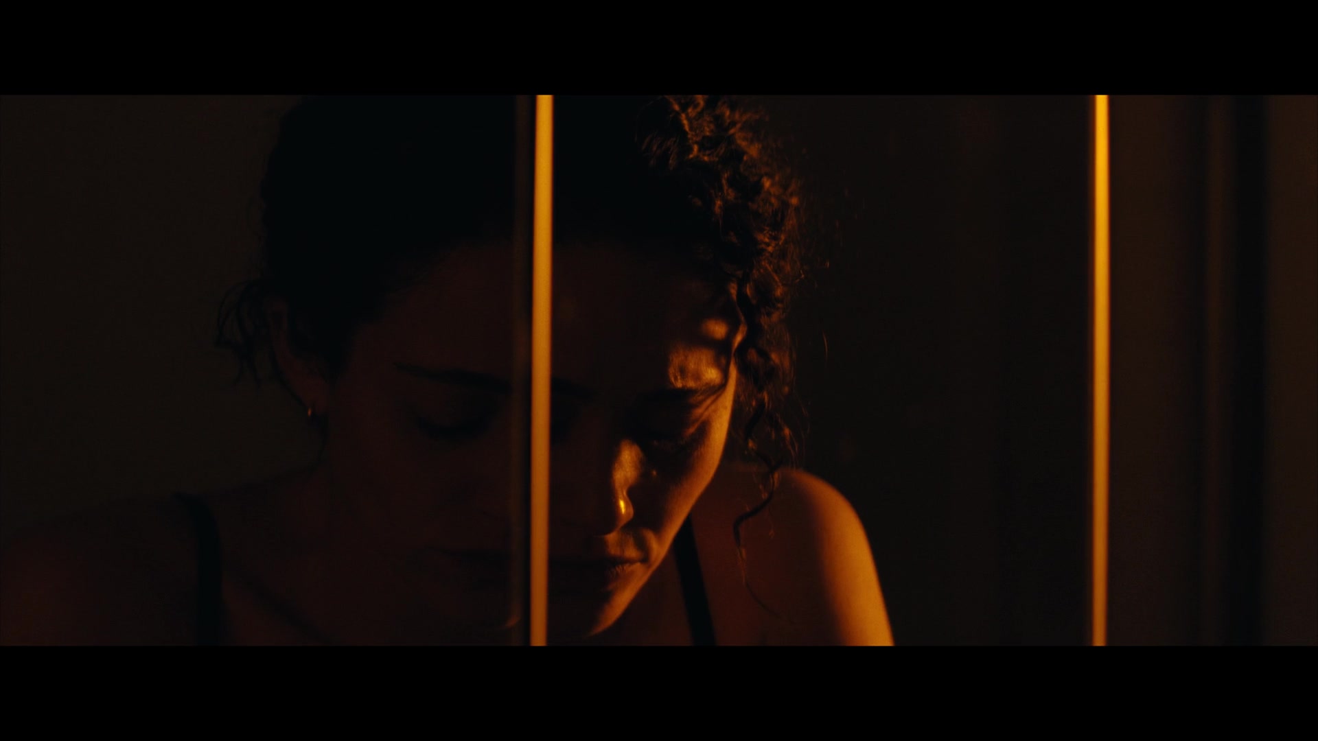 Furious_S01E02_My_Life_Had_Stood_A_Loaded_Gun_1080p_ERW_002317.jpg