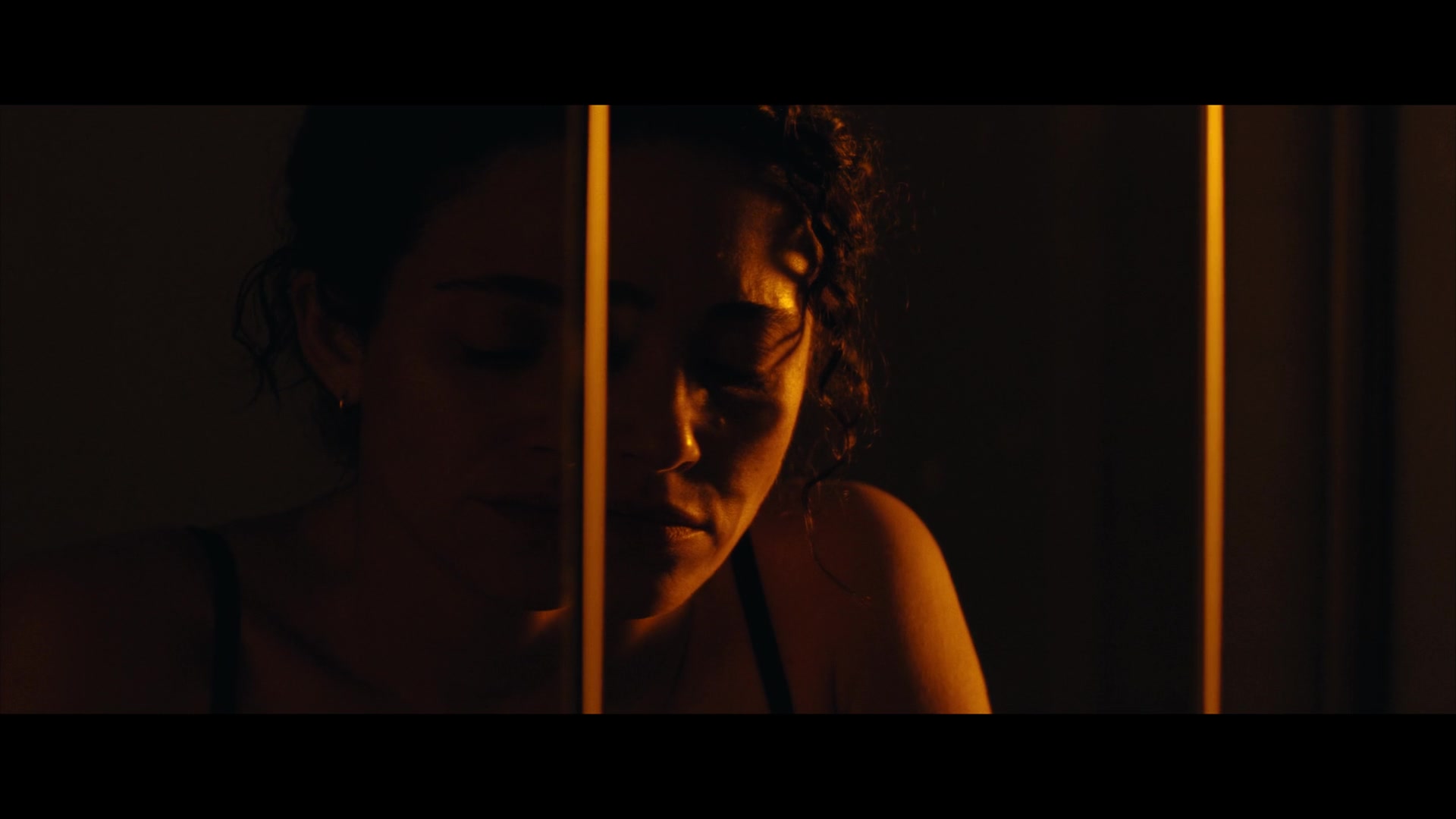 Furious_S01E02_My_Life_Had_Stood_A_Loaded_Gun_1080p_ERW_002334.jpg