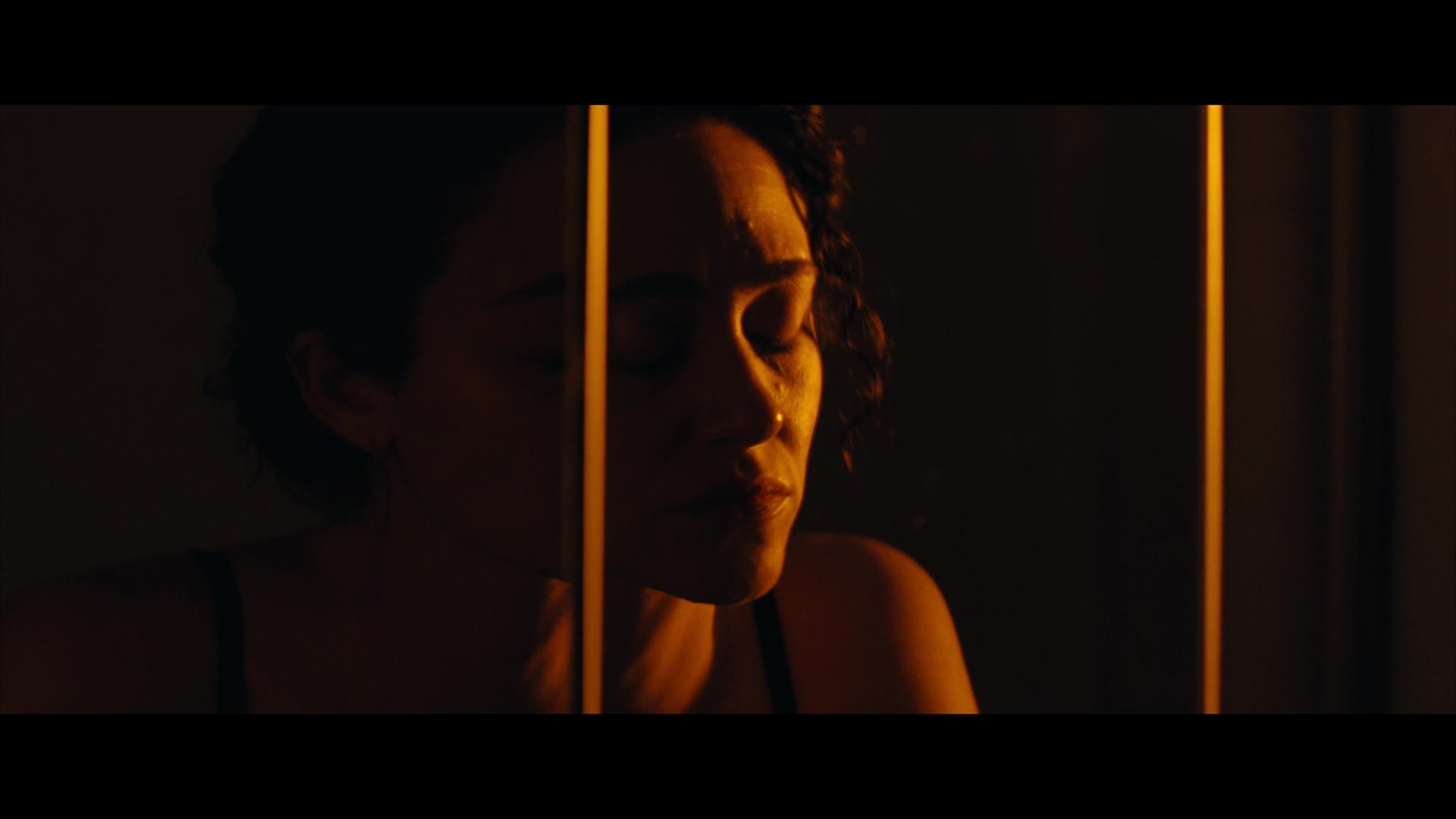 Furious_S01E02_My_Life_Had_Stood_A_Loaded_Gun_1080p_ERW_002340.jpg