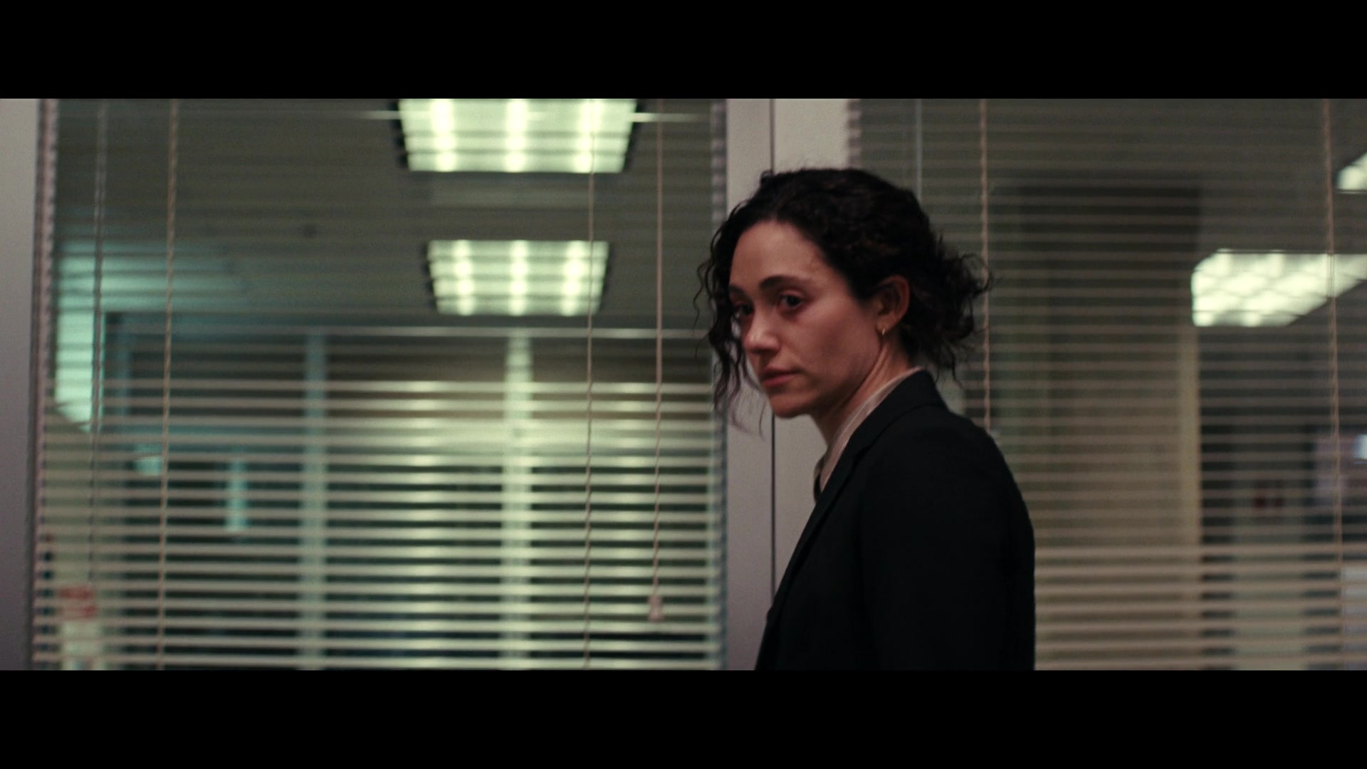 Furious_S01E02_My_Life_Had_Stood_A_Loaded_Gun_1080p_ERW_002874.jpg