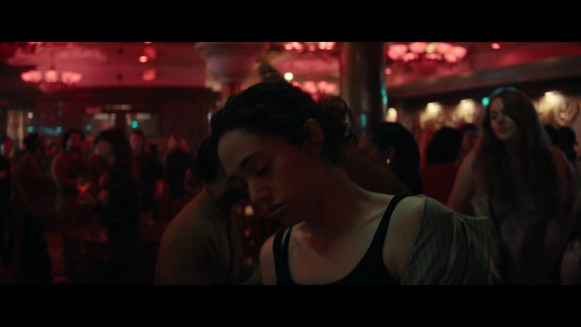 Furious_S01E02_My_Life_Had_Stood_A_Loaded_Gun_1080p_ERW_004823.jpg