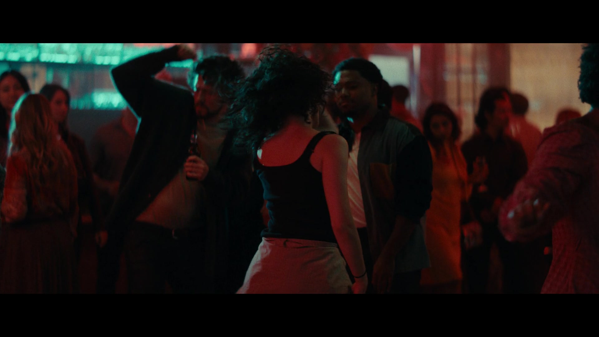 Furious_S01E02_My_Life_Had_Stood_A_Loaded_Gun_1080p_ERW_005034.jpg