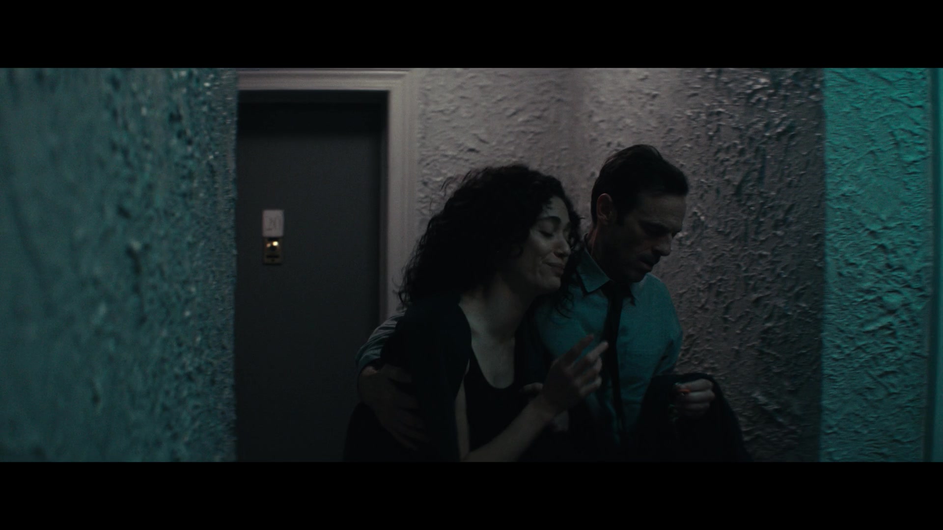 Furious_S01E02_My_Life_Had_Stood_A_Loaded_Gun_1080p_ERW_005131.jpg
