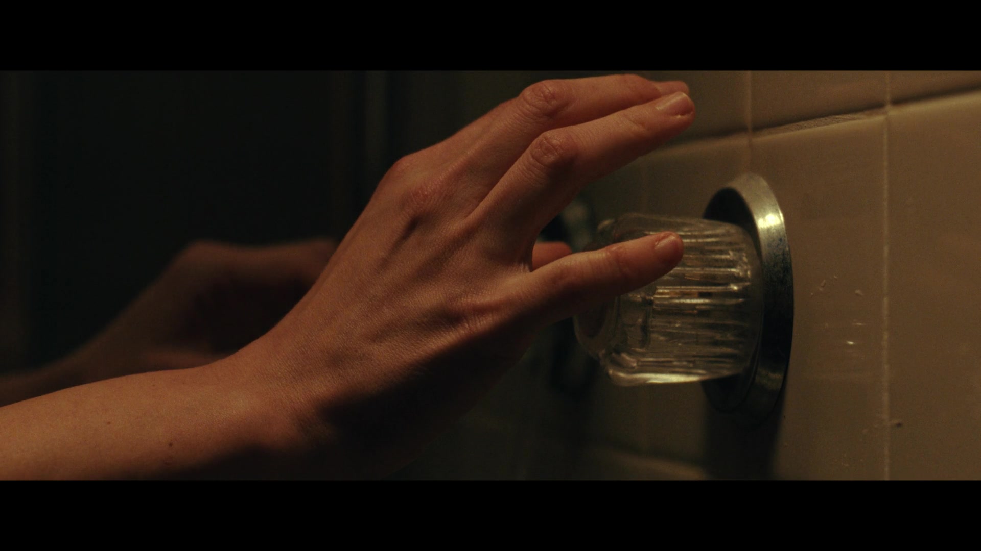 Furious_S01E02_My_Life_Had_Stood_A_Loaded_Gun_1080p_ERW_005449.jpg