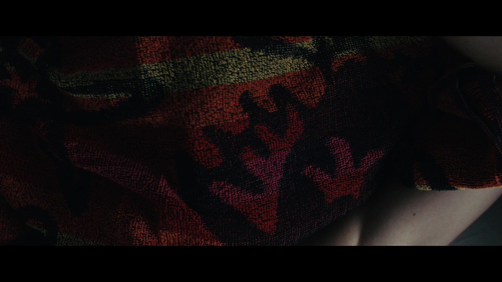Furious_S01E02_My_Life_Had_Stood_A_Loaded_Gun_1080p_ERW_006111.jpg